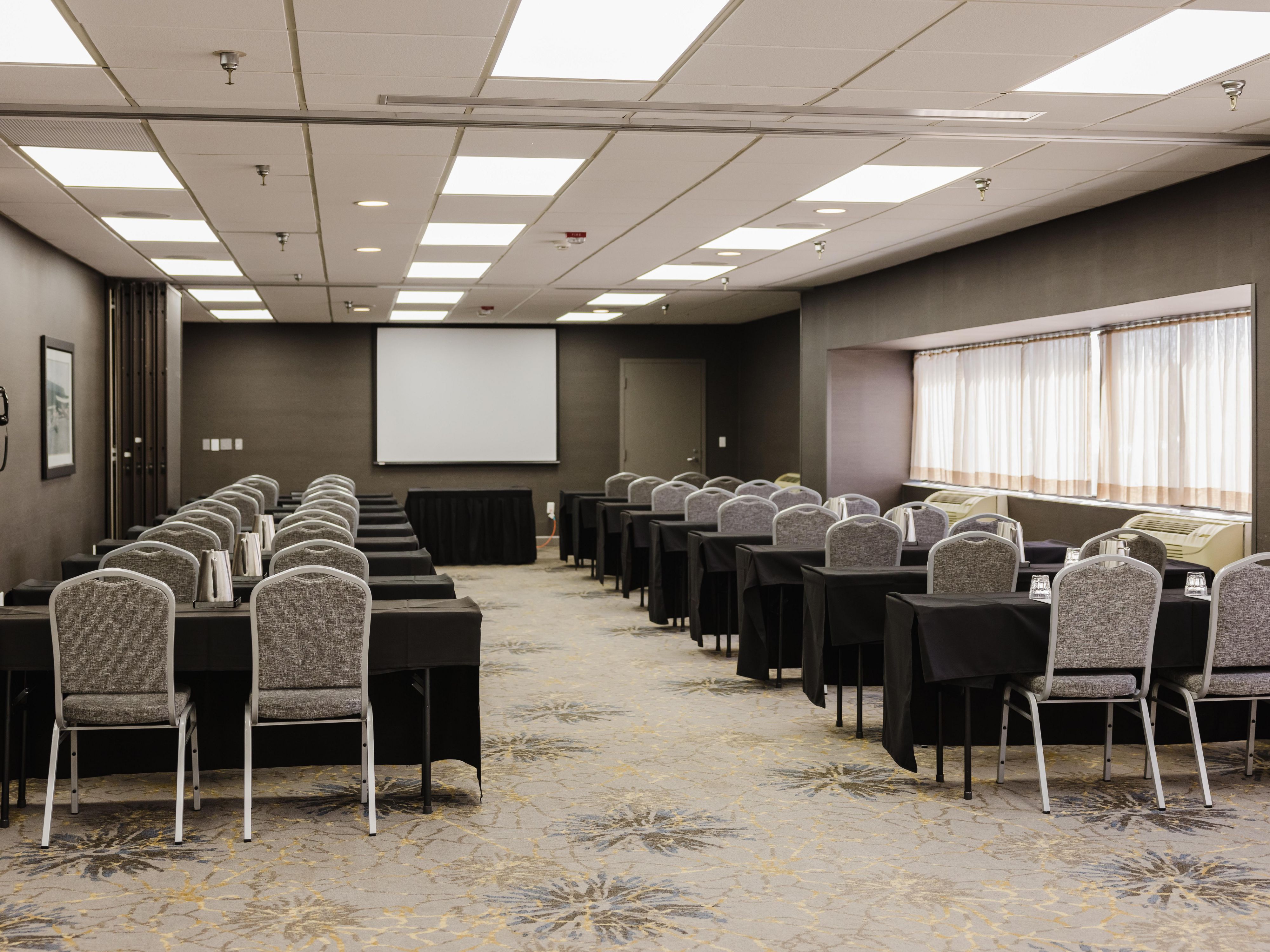Enhance your presentations with modern audiovisual technology, ensuring a seamless and professional event experience. 
