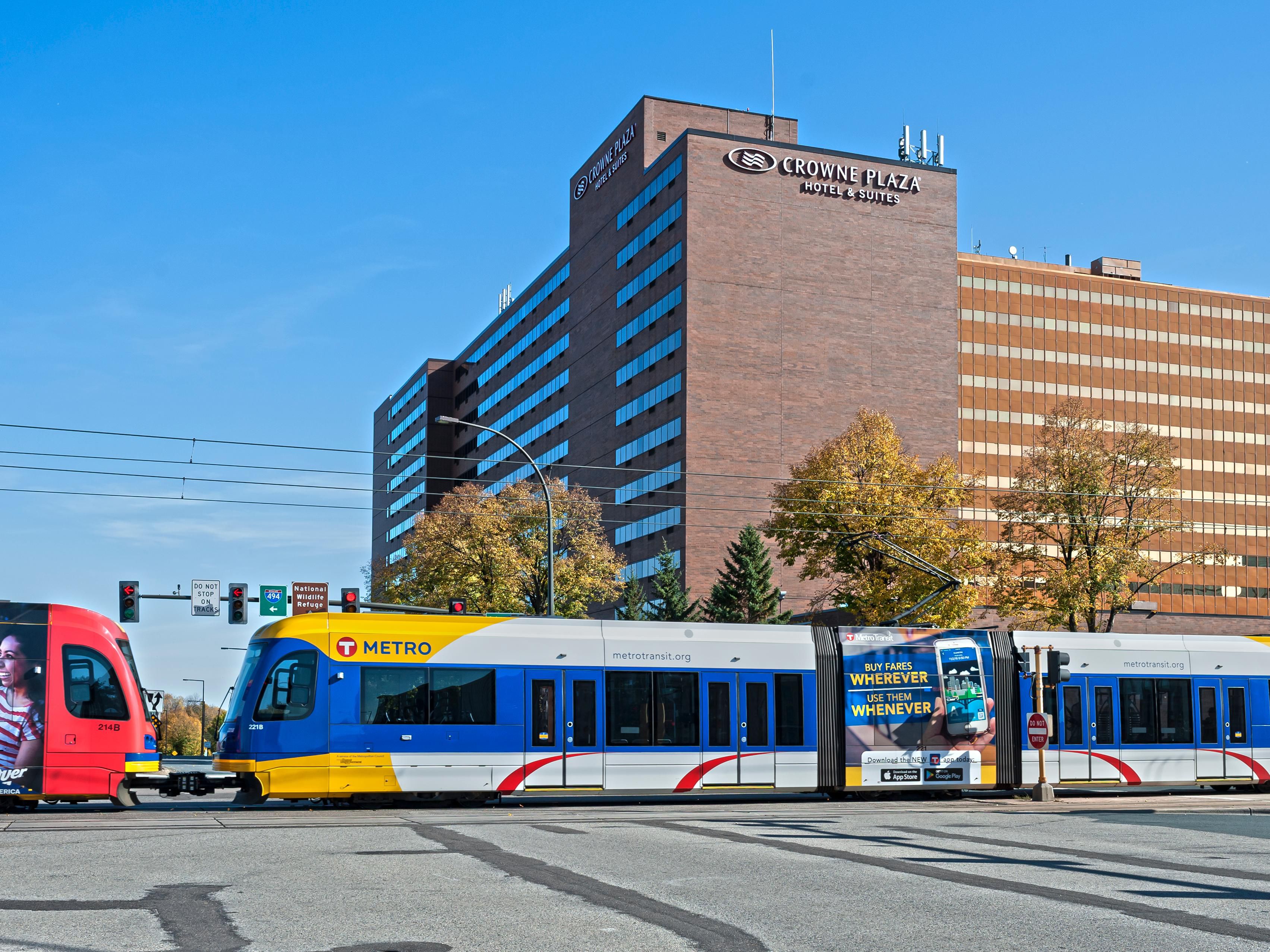 
Experience the ultimate convenience at our hotel, less than 10 minutes from Minneapolis–Saint Paul International Airport. With complimentary airport shuttle service offered every day from 4:00 AM to midnight, getting to Terminal 1 and Terminal 2 is a breeze. For pickup, call 952-854-9000 or text 651-300-1557. 