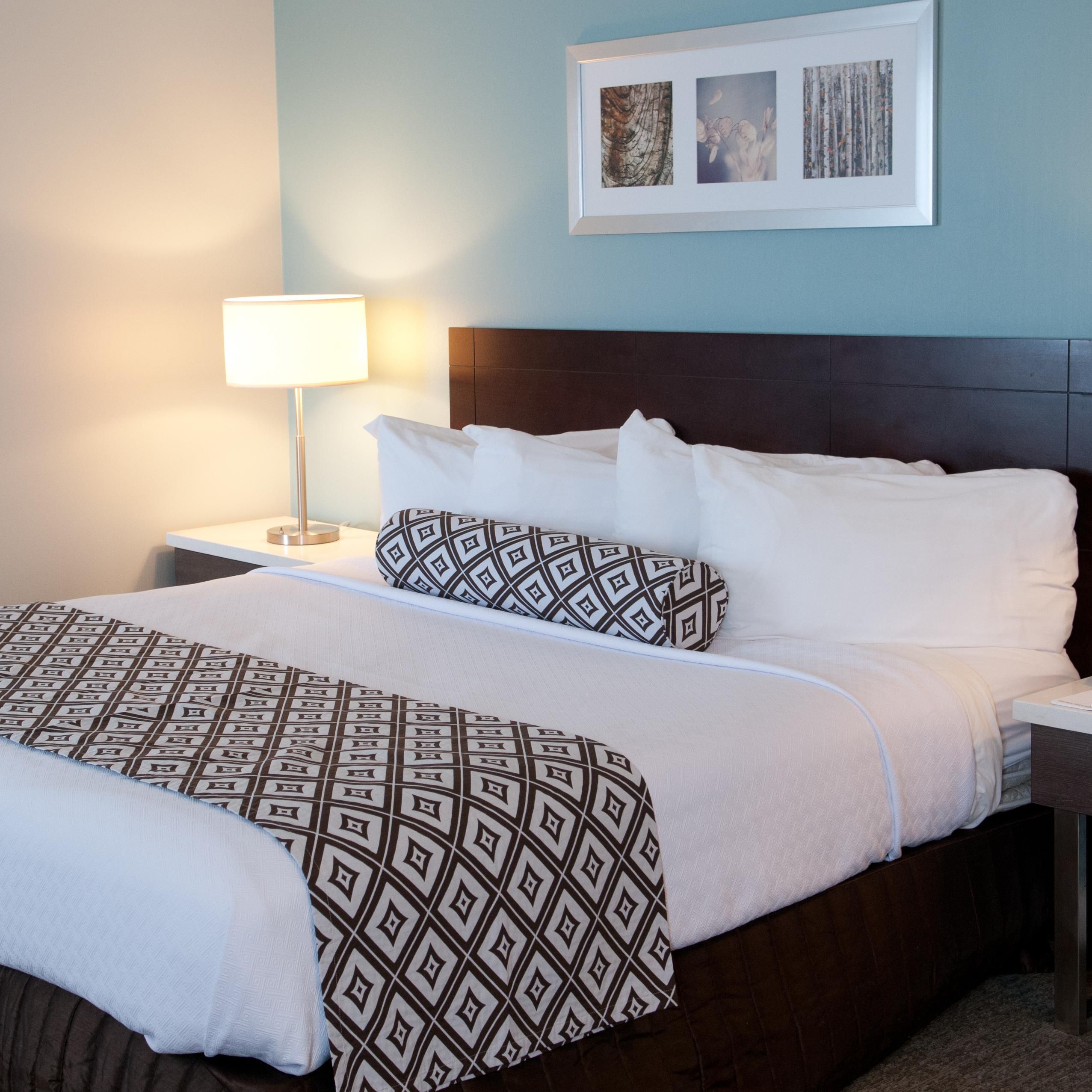 Hotel Suites in Pittsburgh, PA | Crowne Plaza Suites Pittsburgh South