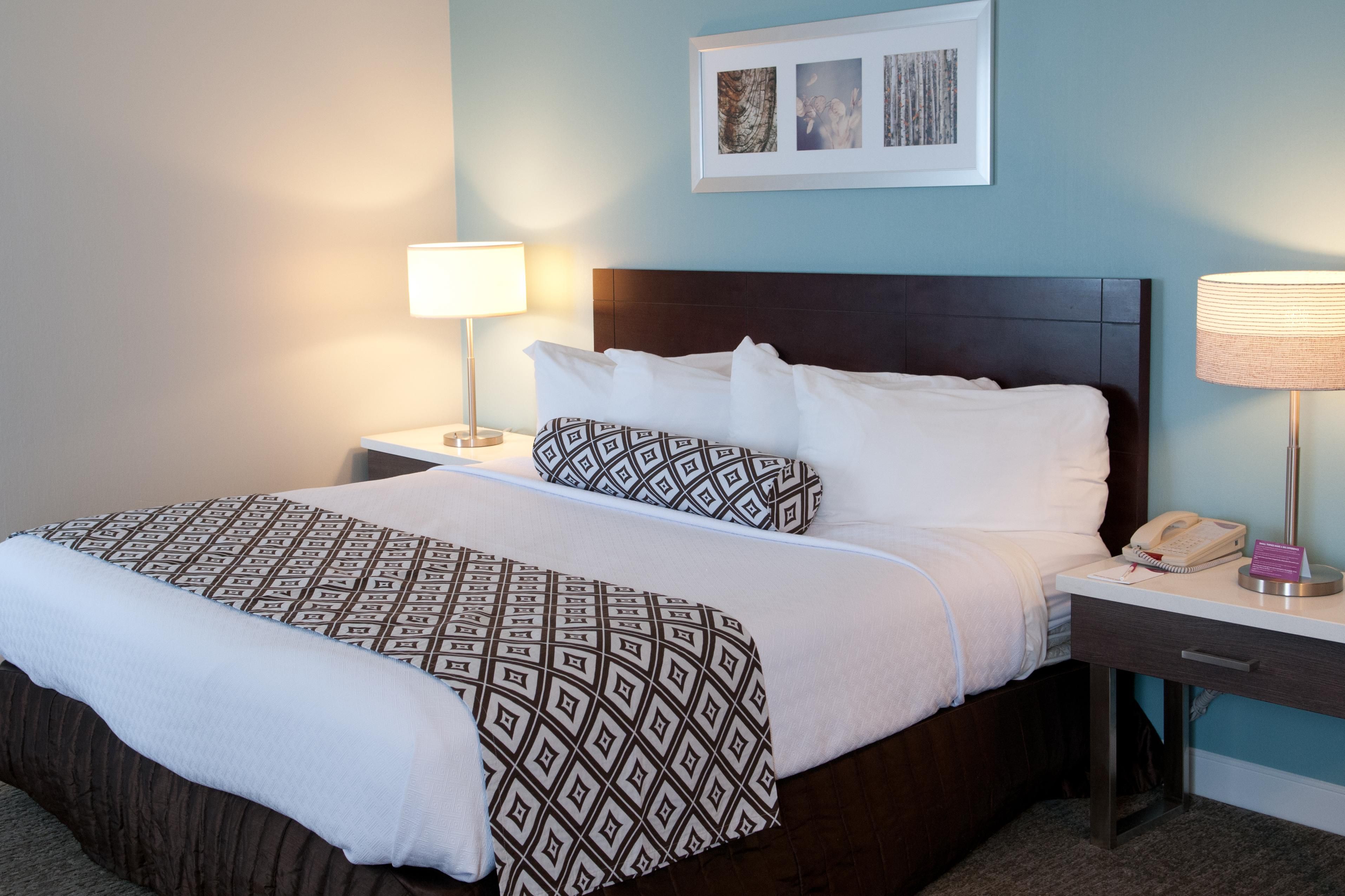 Hotel Suites in Pittsburgh, PA | Crowne Plaza Suites Pittsburgh South