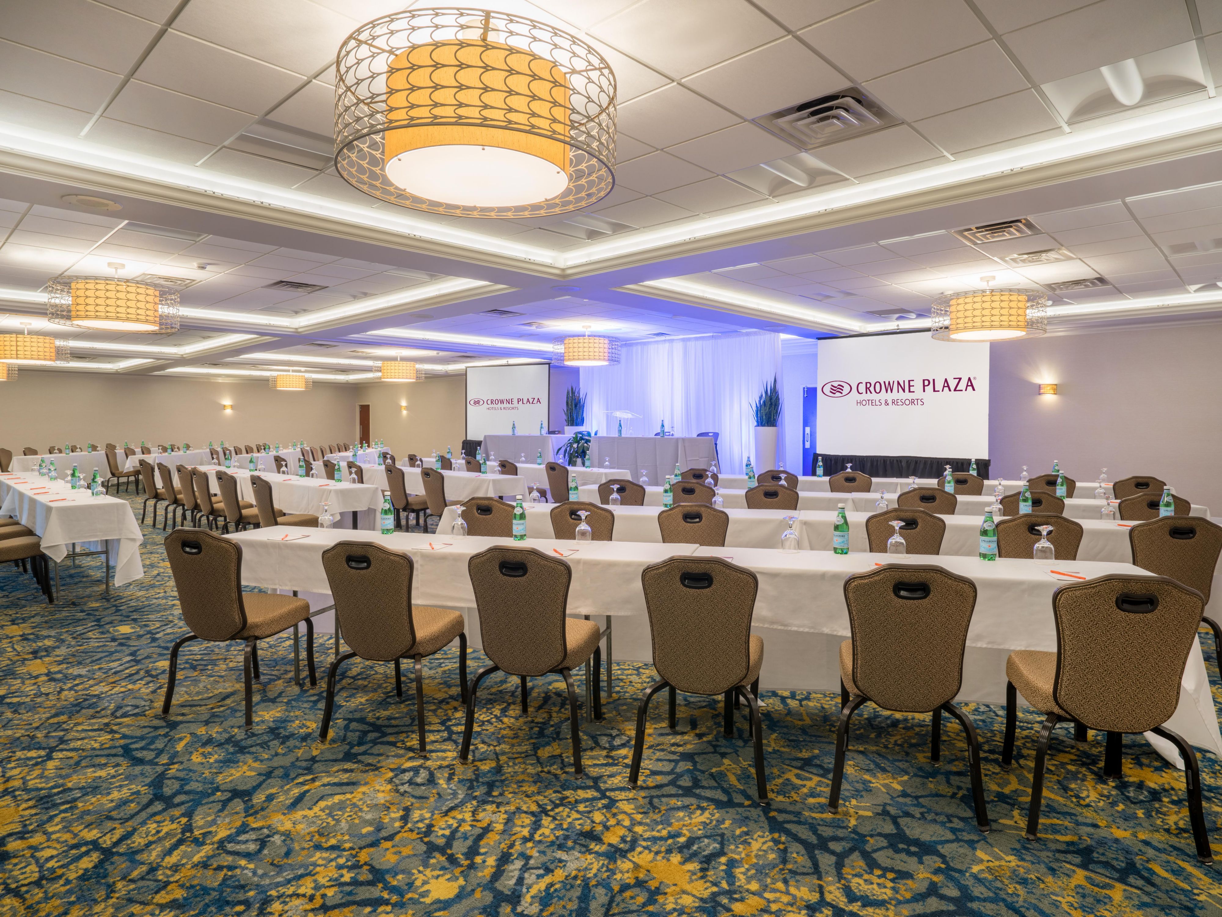 Host your meeting in up to 14,000 sq. ft. of event space and receive unmatched service, facilities and food and beverage. Your dedicated Meetings Director will guide you through every step of your meeting planning process, making it efficient and seamless. With flexible menus and in-house audio/visual, your meeting is sure to be a home run. 
