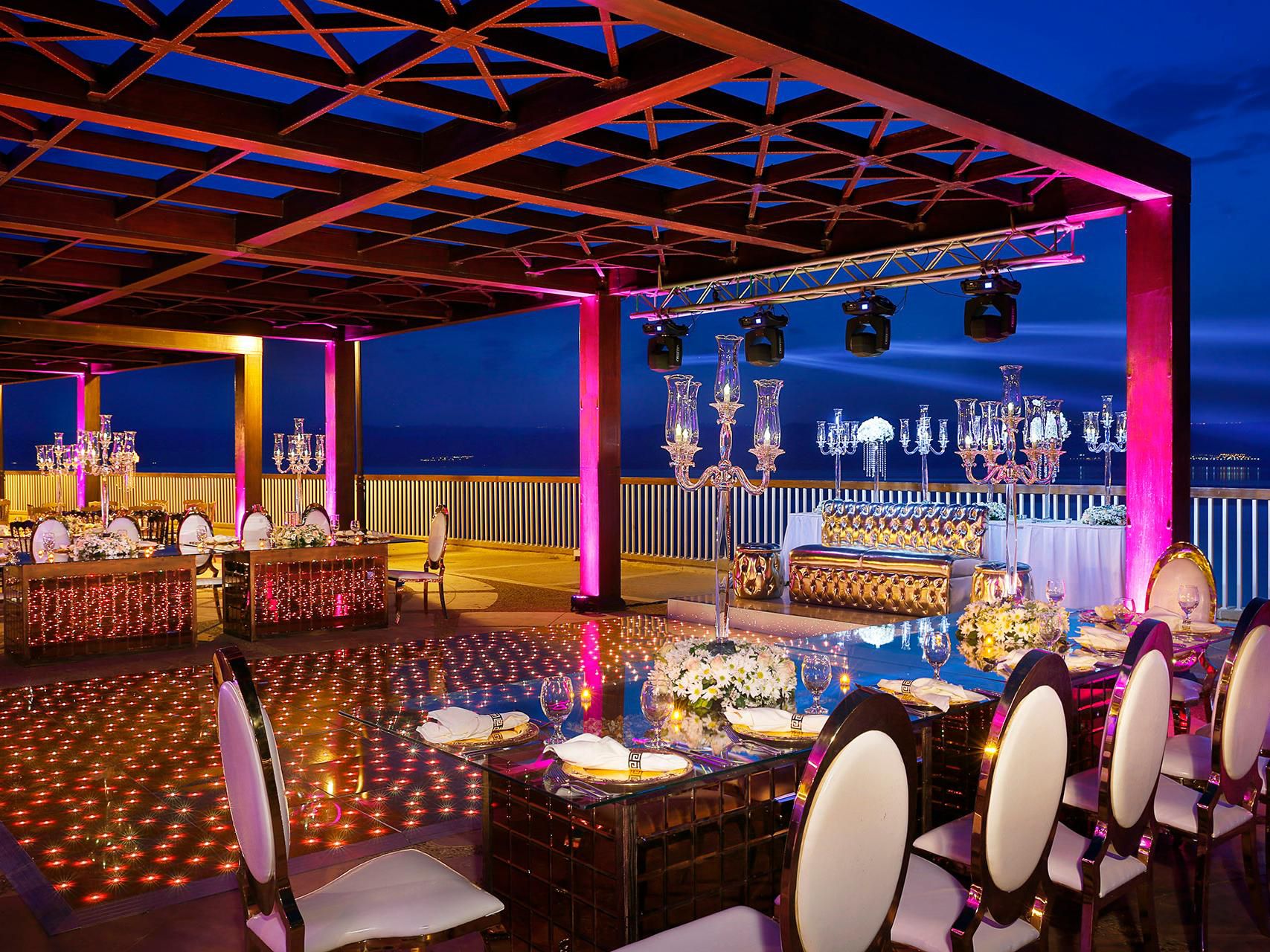 Celebrate your special day with our exclusive wedding offer. Set on the palm-lined shores of the Dead Sea, our unique indoor and outdoor venues provide an intimate and unforgettable setting, complete with stunning views and exceptional service. With an outstanding resort setup, pools, and stunning outdoor venue with the Dead Sea backdrop.
