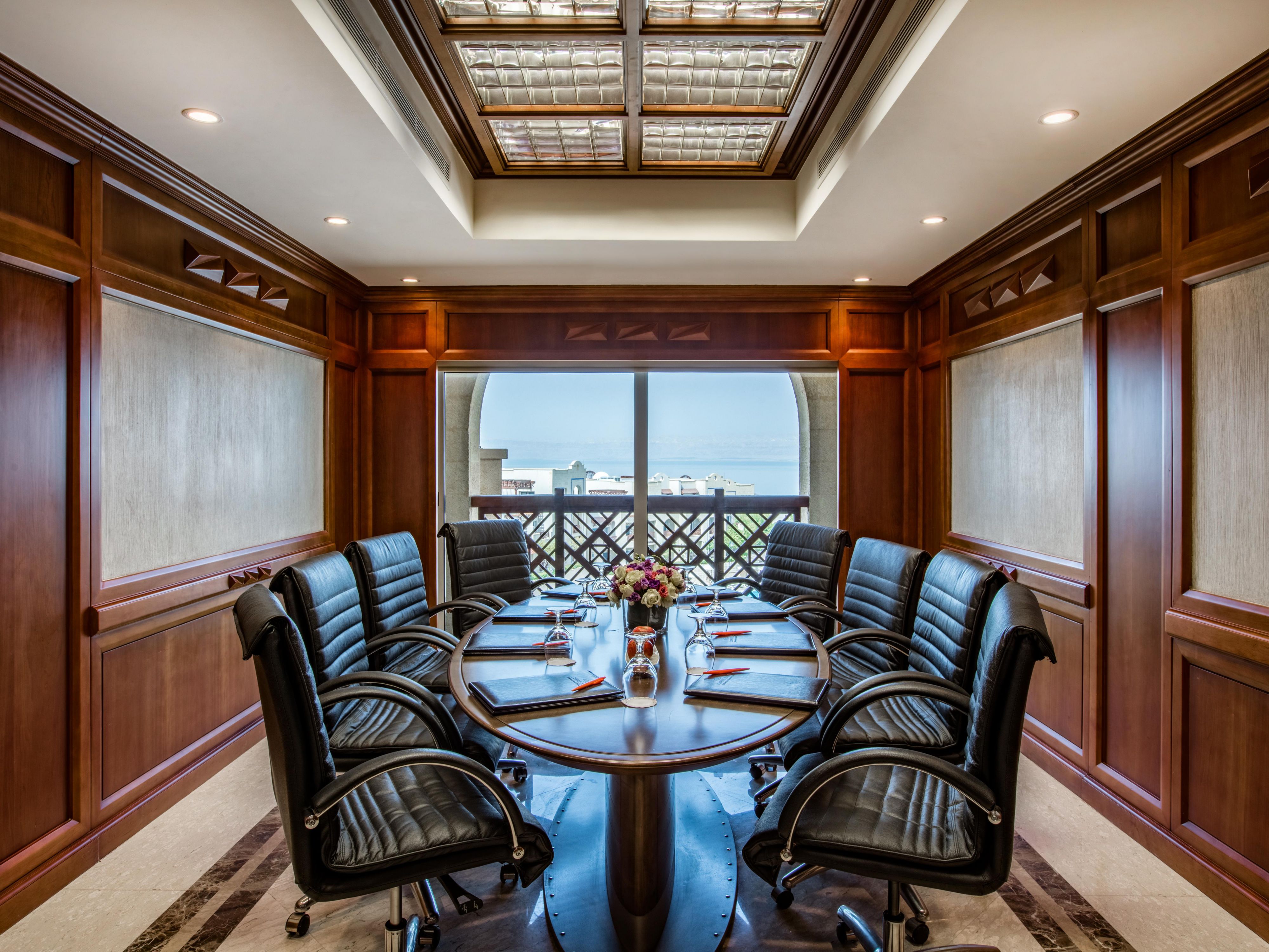 Fully equipped meeting facilities are available with easily accessible breakout rooms. A quiet foyer lounge ensures privacy, while the main restaurant is just one level down from the conference room for convenience. Set against the stunning Dead Sea backdrop, it’s an ideal location for conferences and events.