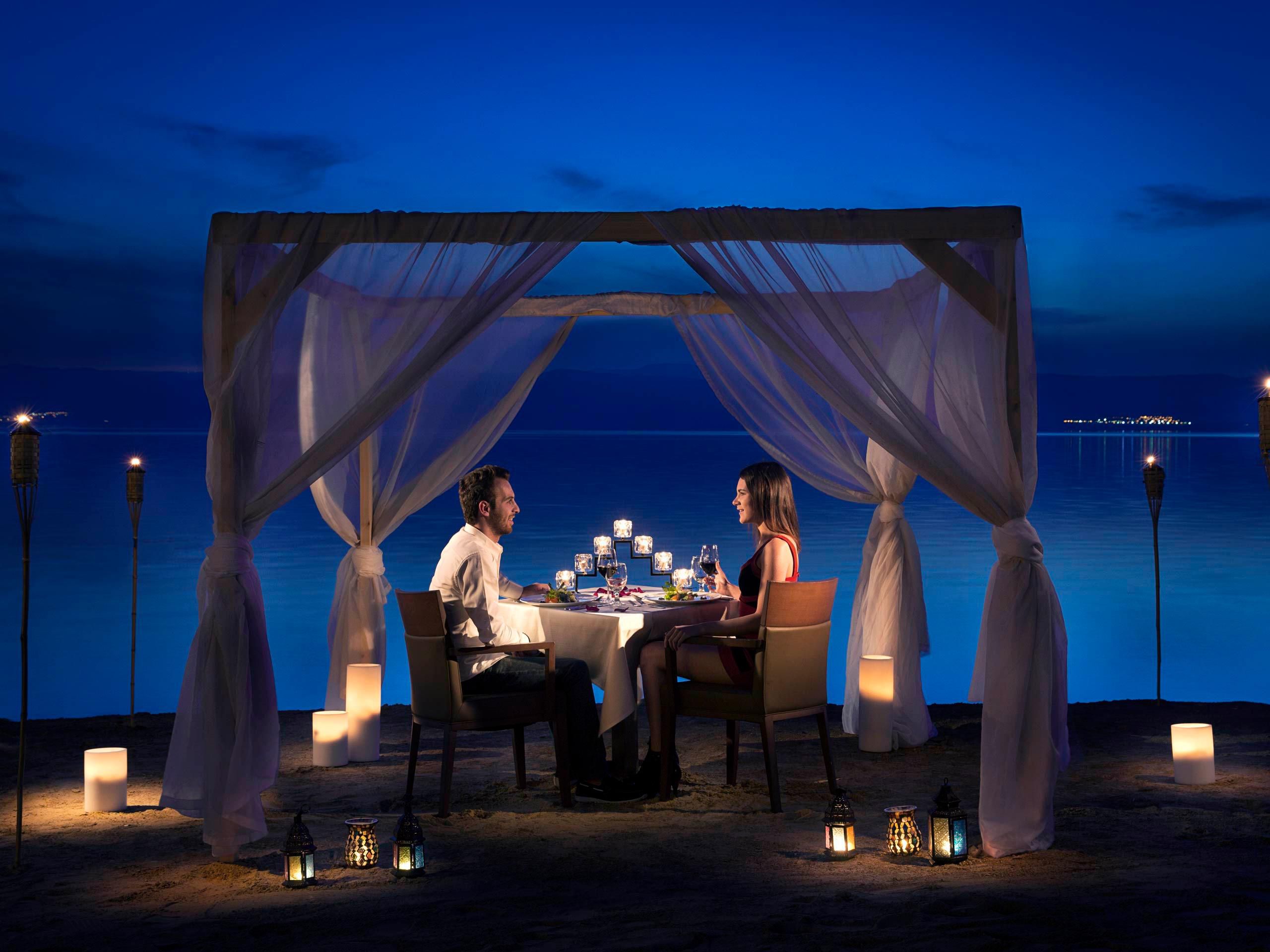 Experience a dreamy evening with a romantic dinner at the Cabana where candlelight, Dead Sea views and exquisite flavors come together to create the perfect mood. Let the gentle sea breeze and soothing sounds of the waves complete this unforgettable night of love and indulgence.