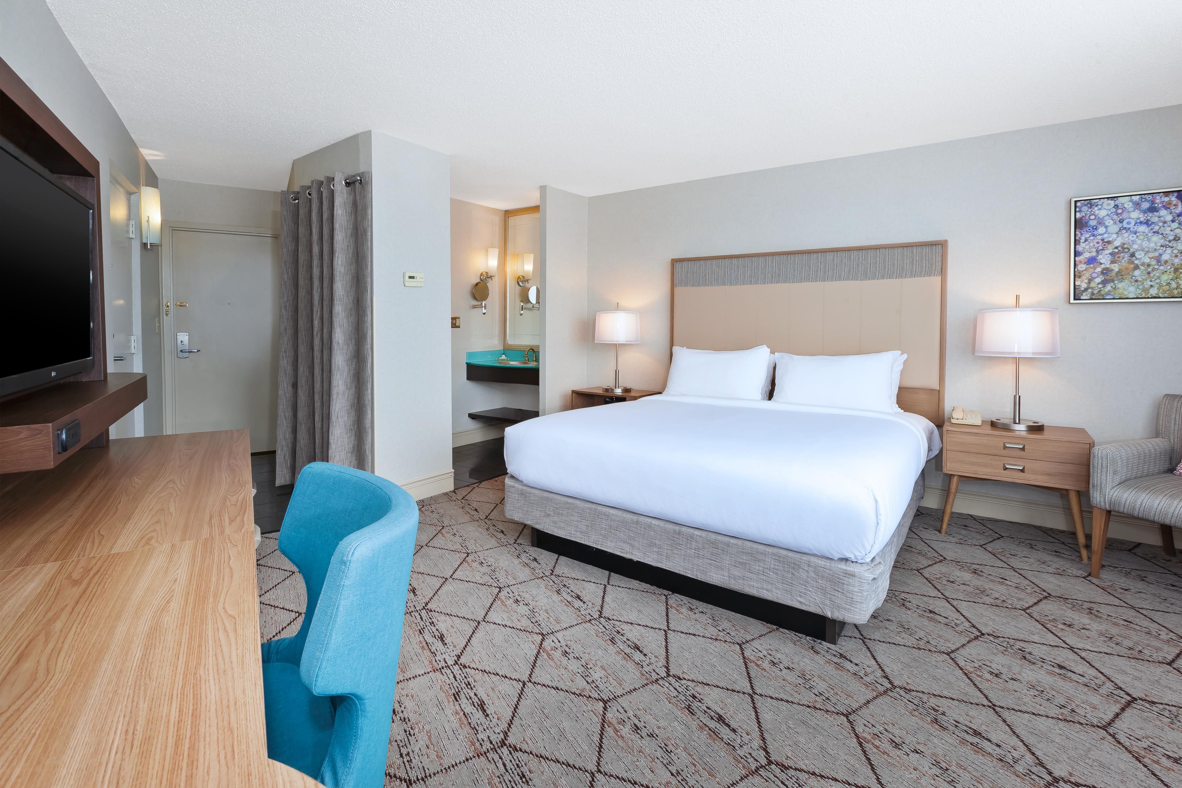 Pet-Friendly Hotels in New York near Syracuse Airport | Crowne Plaza ...