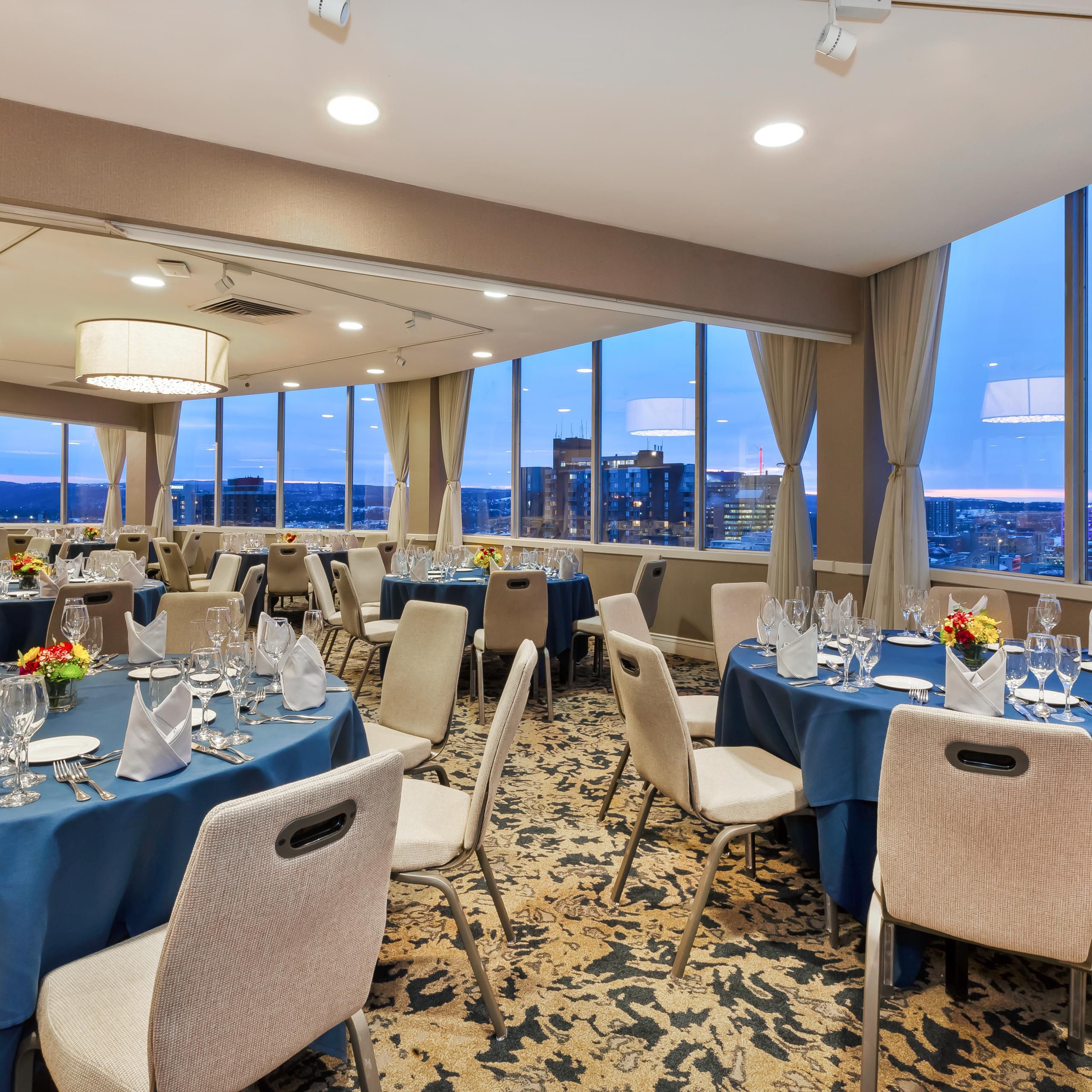 Pet-Friendly Hotels in New York near Syracuse Airport | Crowne Plaza