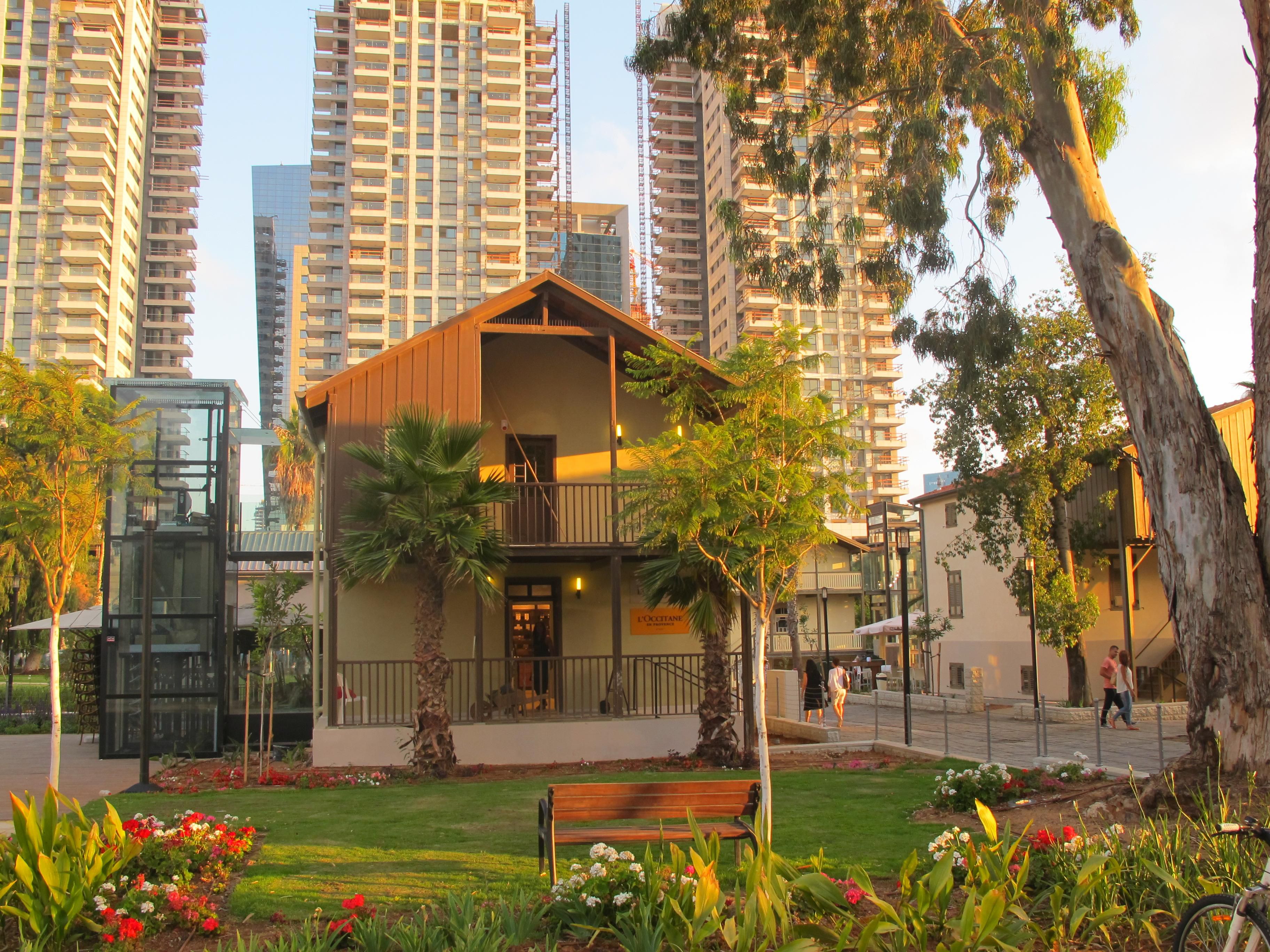 Enjoy the local culinary scene at Israel’s largest indoor Sarona Market, just 5 minutes' walk from the Hotel. Opened seven days a week, with dozens of cafes, restaurants and booths selling high-end dishes, street food, ingredients and products, the place became one of the hottest destinations in Tel Aviv. 

