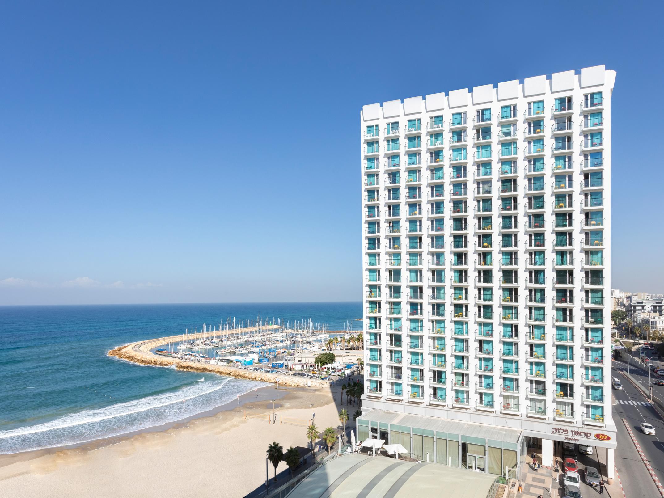 There are a number of free guided walking tours which can give you good inside information about things you might miss if just wandering the streets by yourself. In a small area around Rothschild Blvd we can see the impressive development of Tel Aviv, from a small neighborhood of Jaffa, to a city of eclectic style dream buildings.