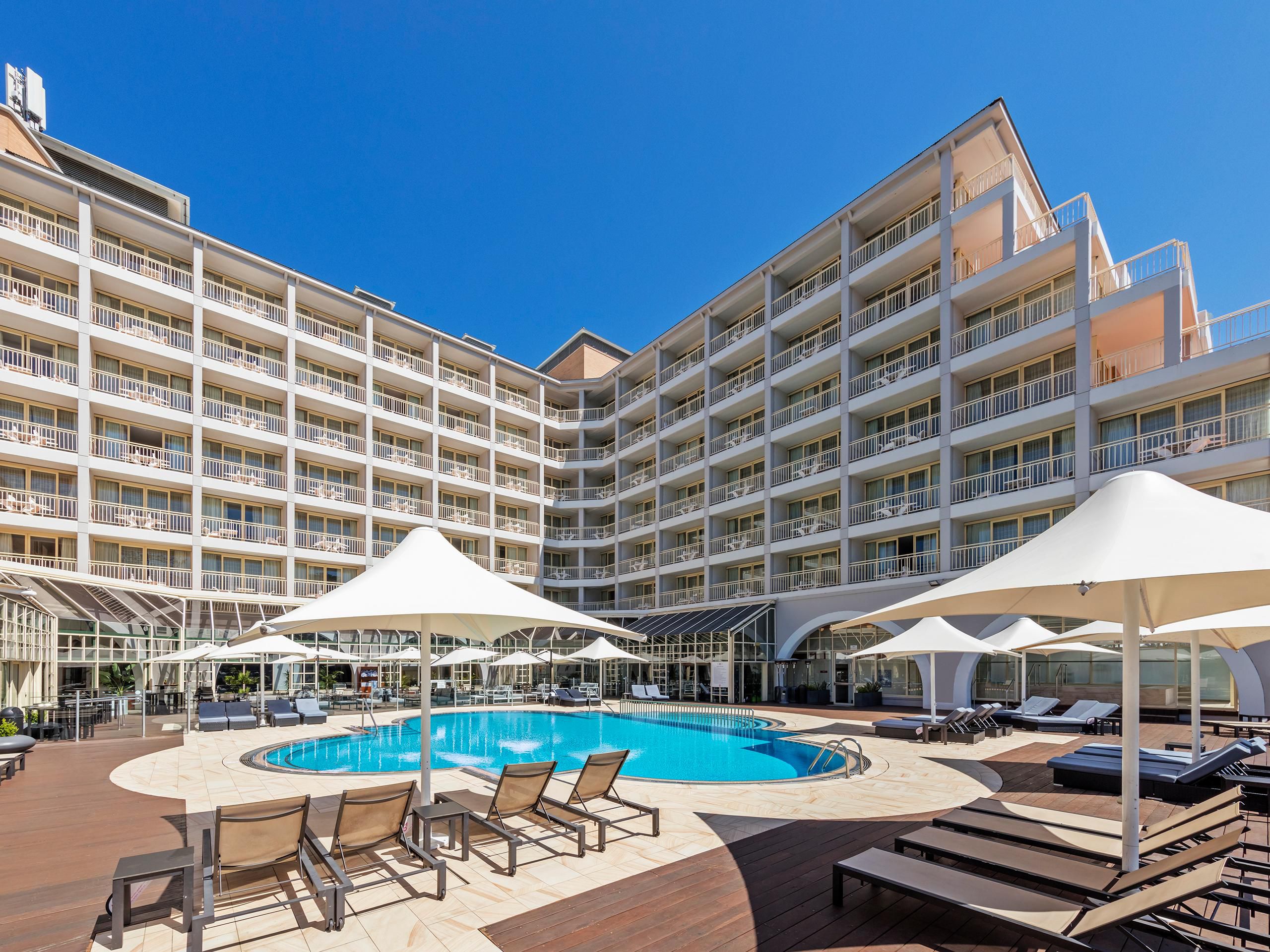 Sit back and relax by the pool at Crowne Plaza Terrigal Pacific. Take in breathtaking ocean views whilst indulging in delicious food and beverages from ‘The Deck Bar’. Offering everyone’s favourites of burgers, salads, beers and located poolside, you can sit back relax and enjoy the sunshine.