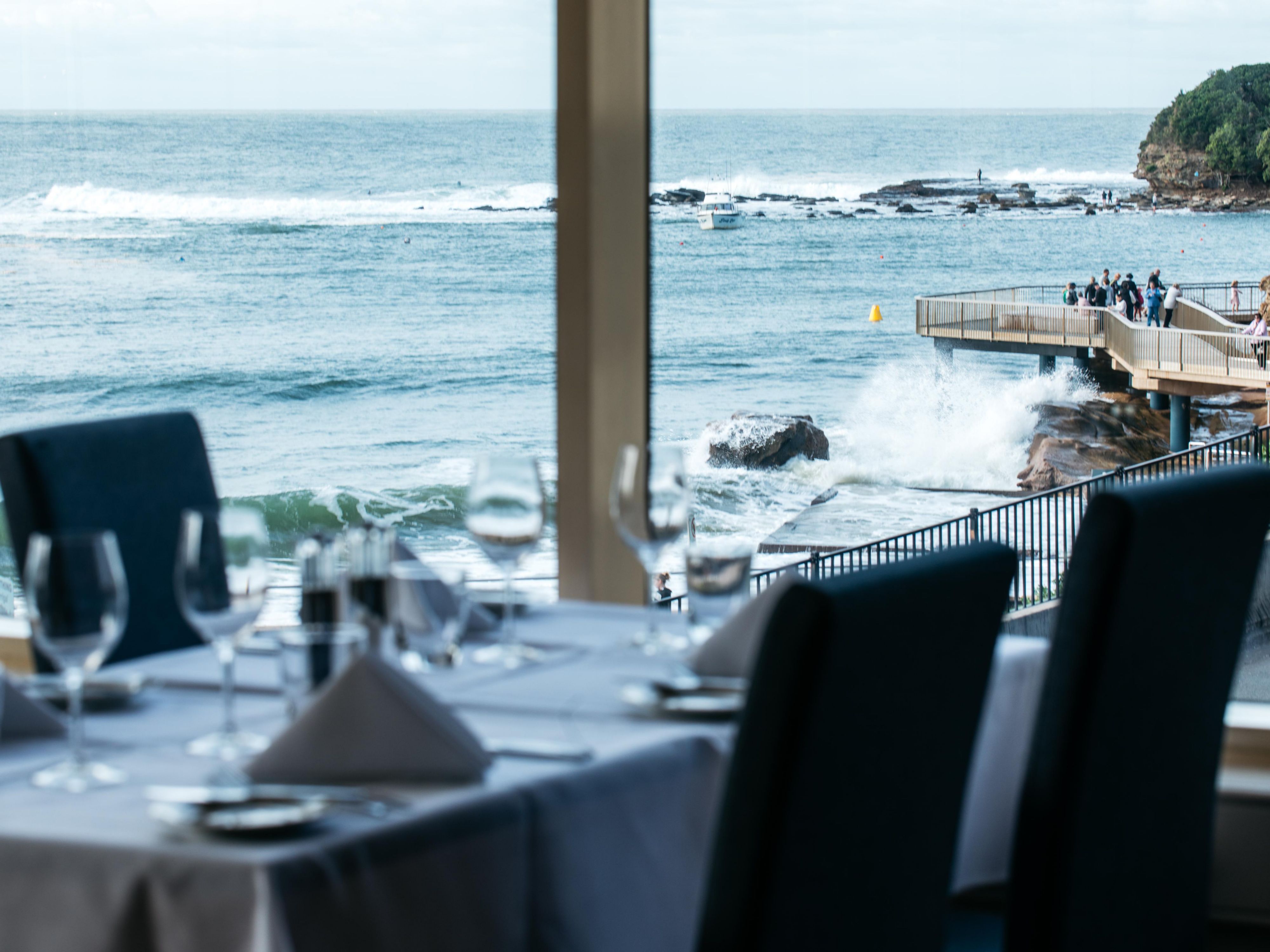 For a dining experience with a difference, you can’t go past Seasalt Restaurant with breathtaking ocean views and fresh seasonal menus. Offering a buffet breakfast and dinner over stunning ocean views.