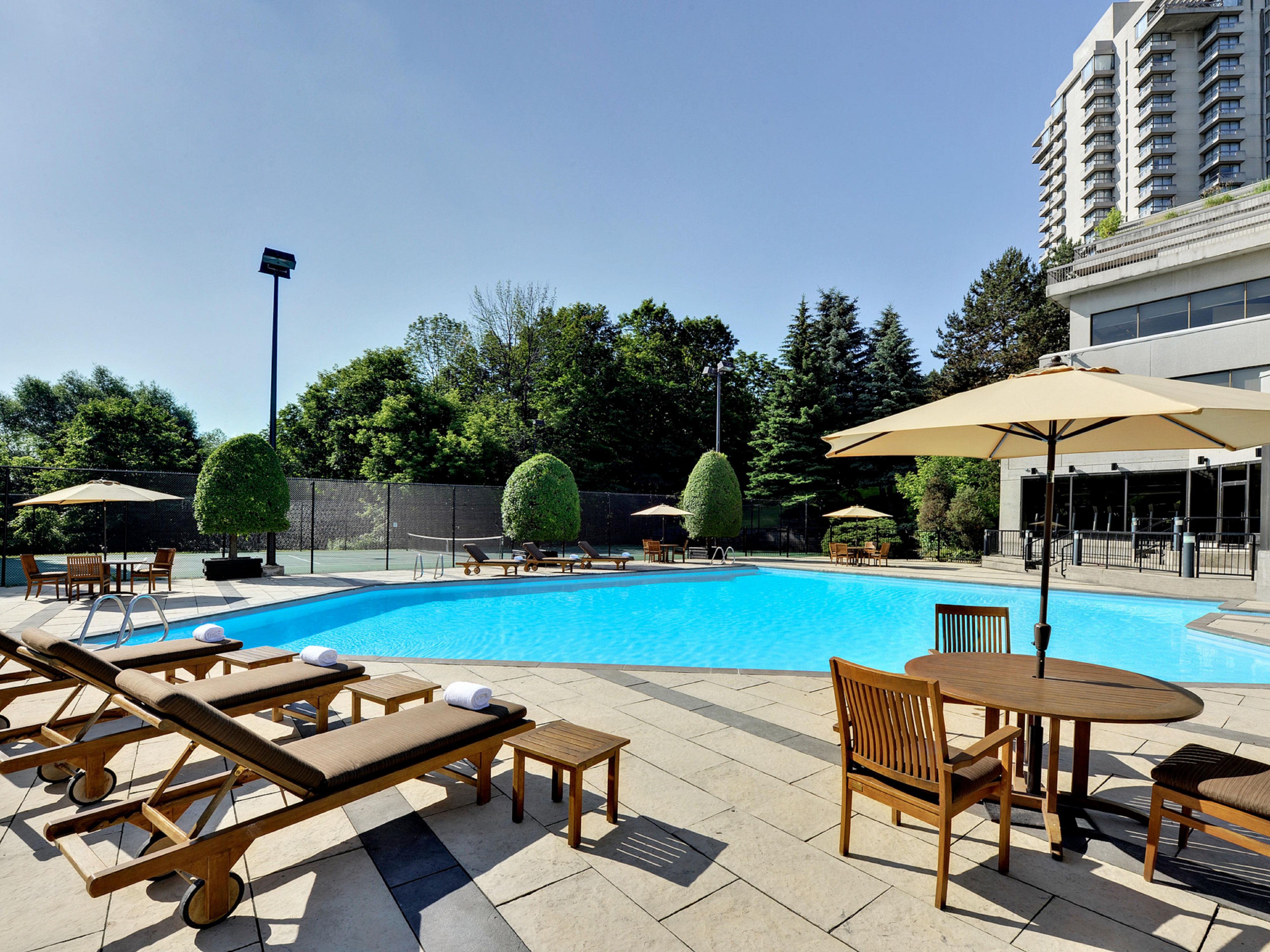 屋外スイミングプール