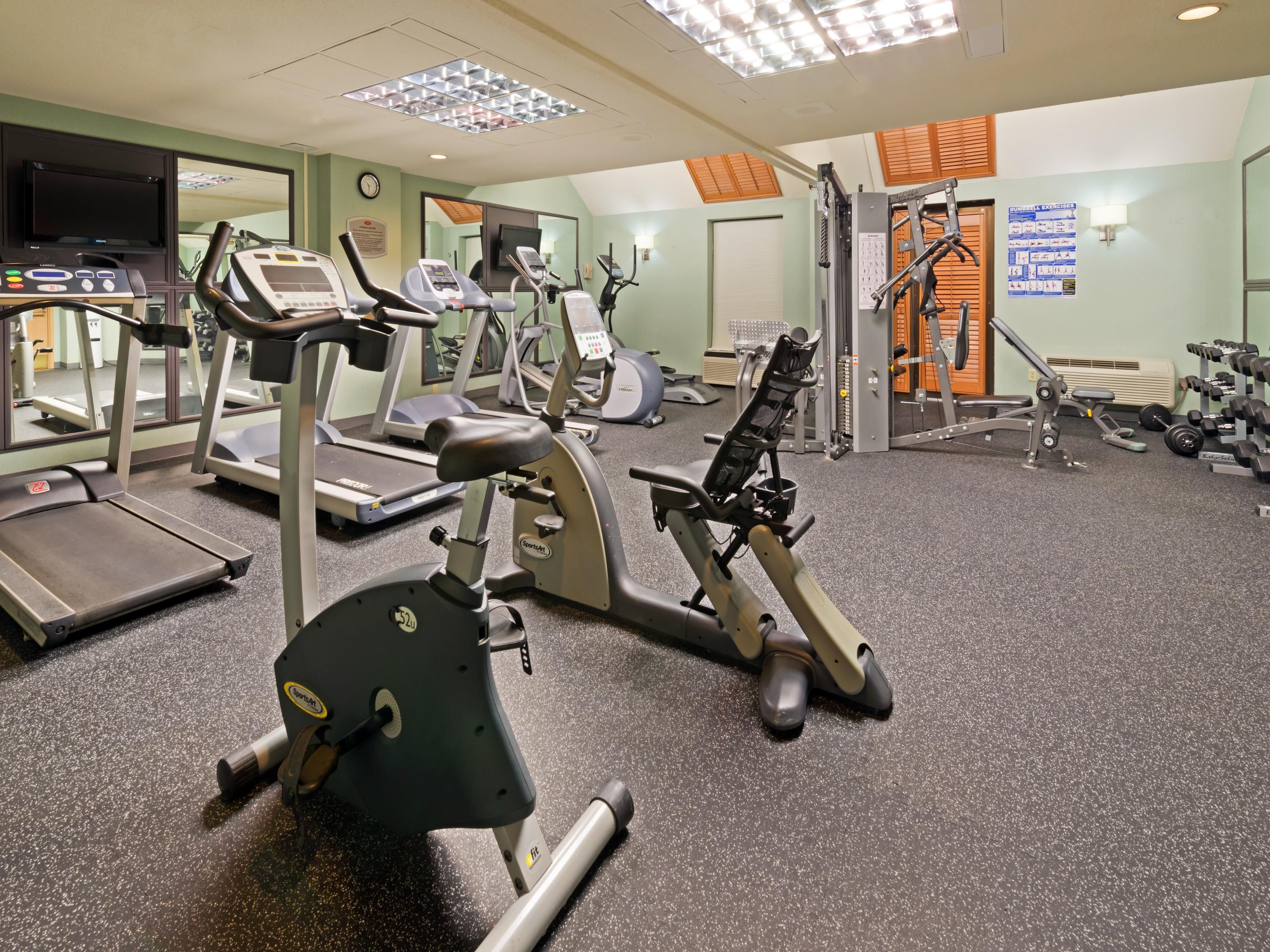 Zanurz się w wodzie! Nasz kryty basen jest otwarty przez cały rok.