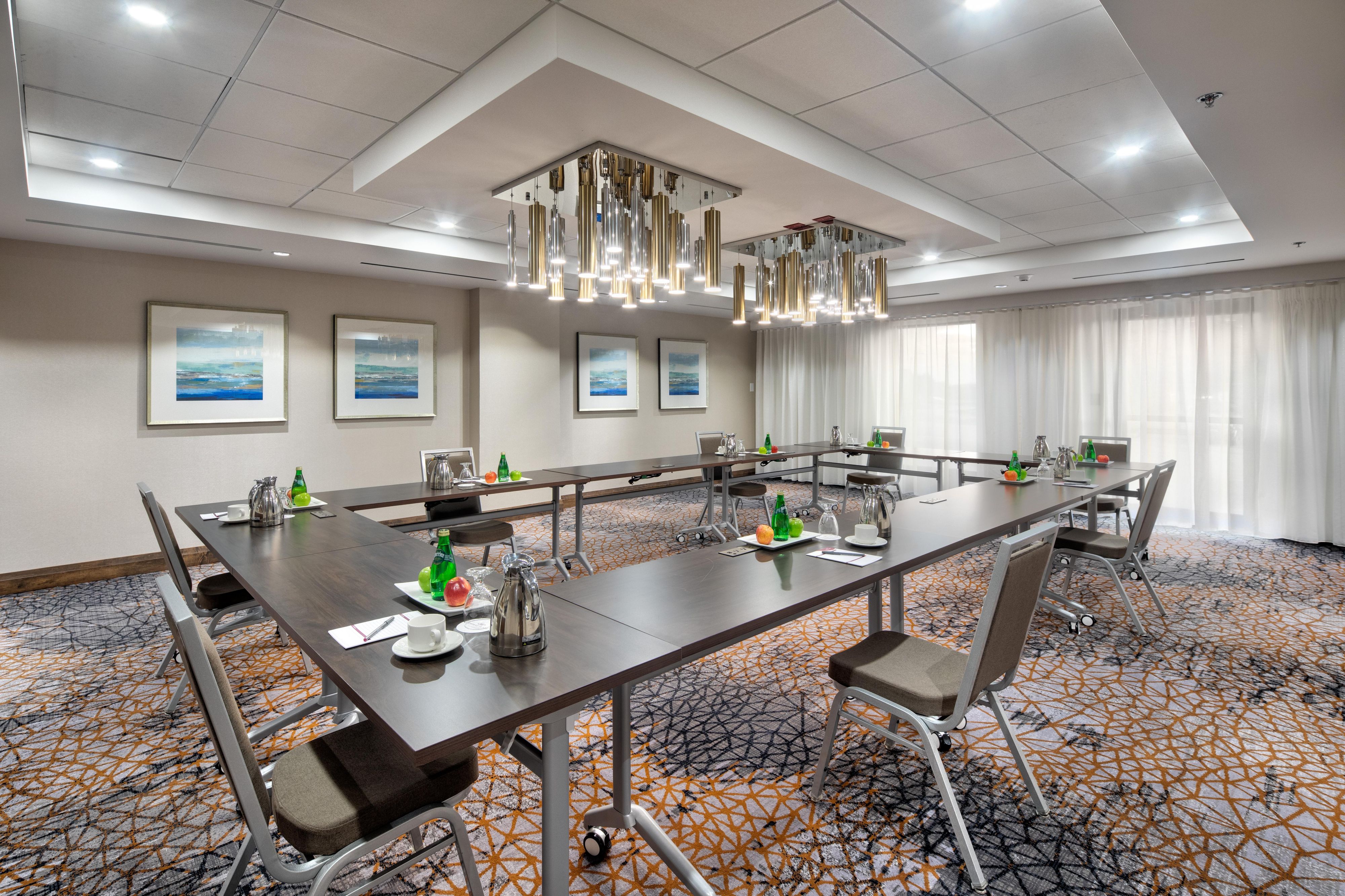Trillium Meeting Room, a modern space perfect for your meetings.