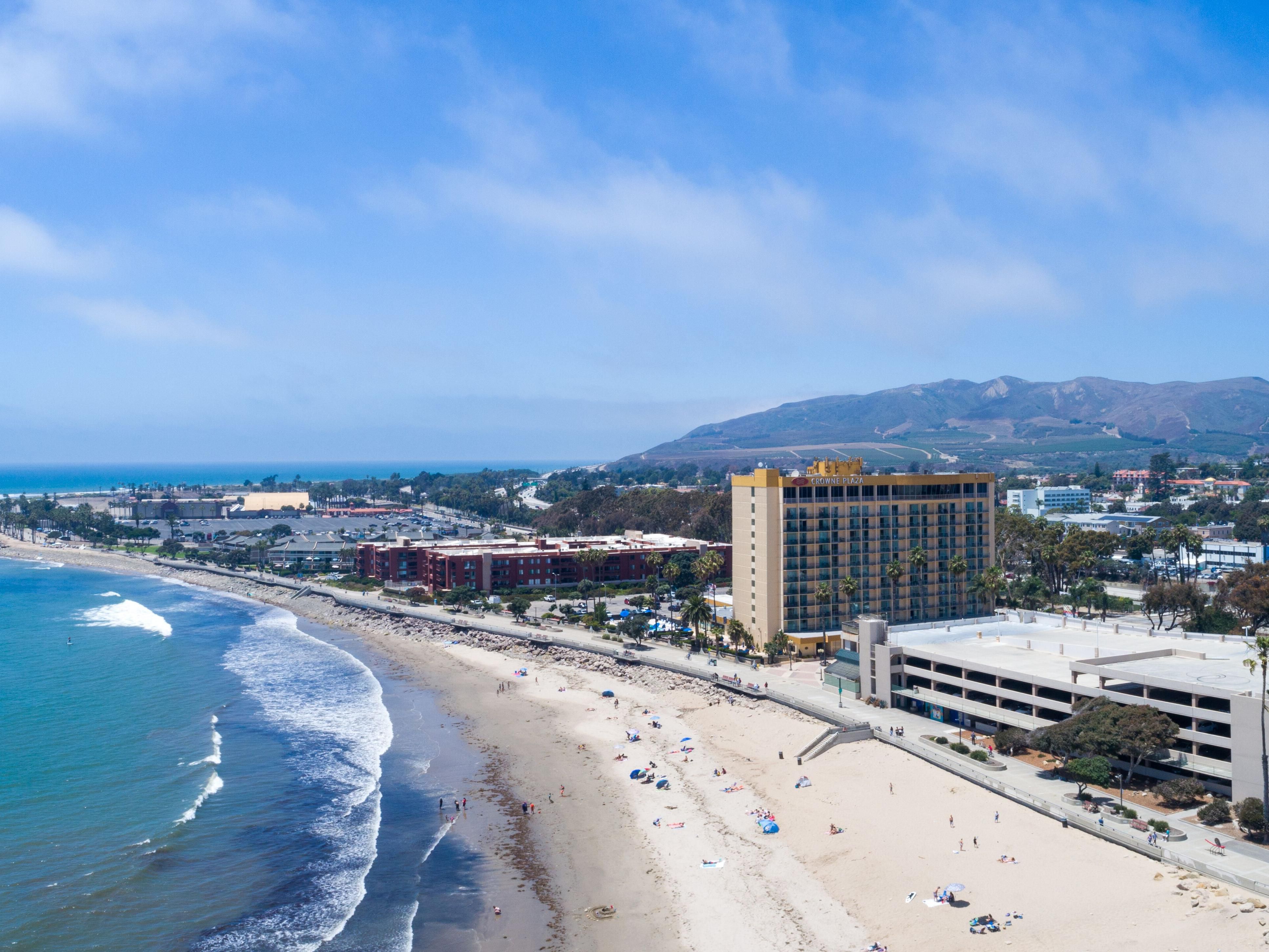  Crowne Plaza Ventura Beach exterior on the beach