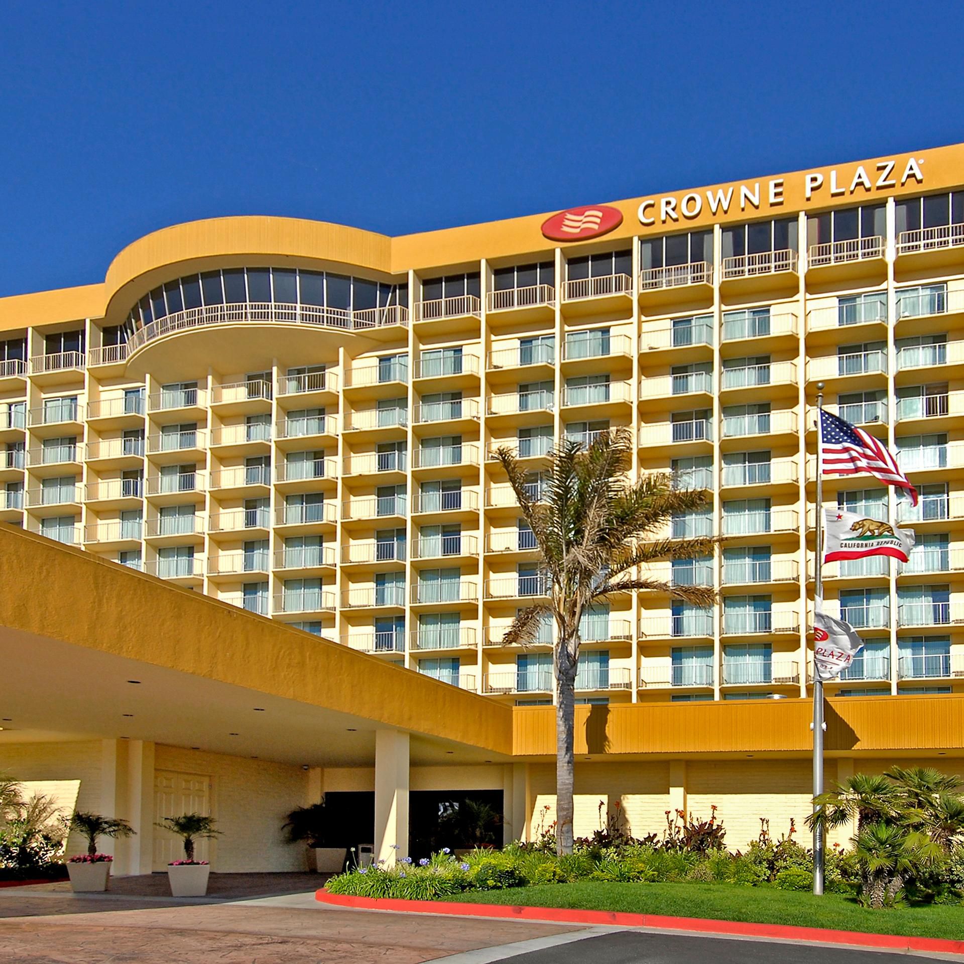Crowne Plaza Ventura Beach Hotel Main Entrance