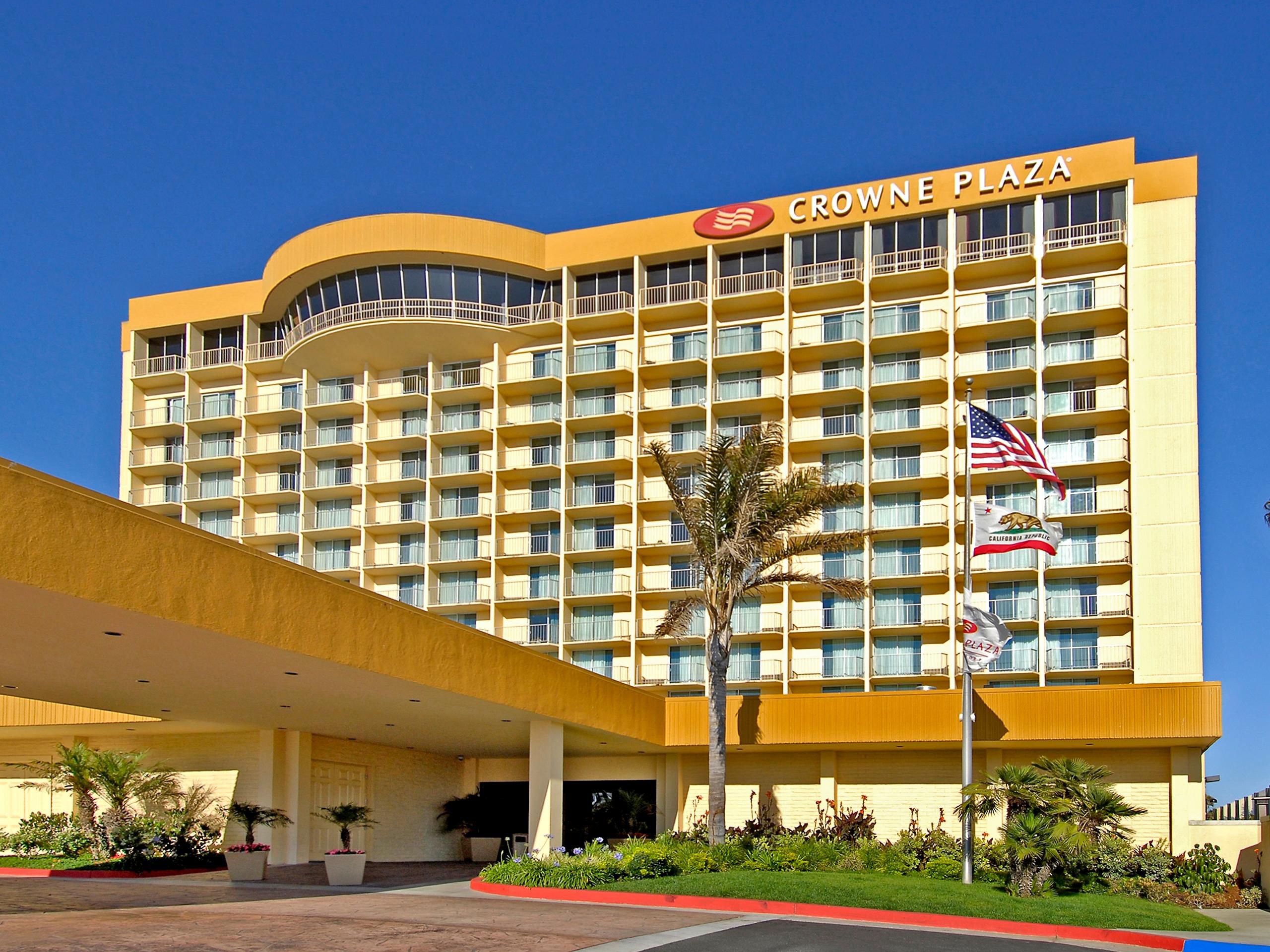 Our pet-friendly hotel is just minutes from downtown Ventura where you'll find an array of restaurants and shops. Drive to Port Hueneme Naval Base, Pt. Mugu Naval Air Station, Ca. Air National Guard or take a day trip to Santa Barbara or Oxnard. Plus, you'll be able to venture to top California beaches when staying at Crowne Plaza Ventura Beach.