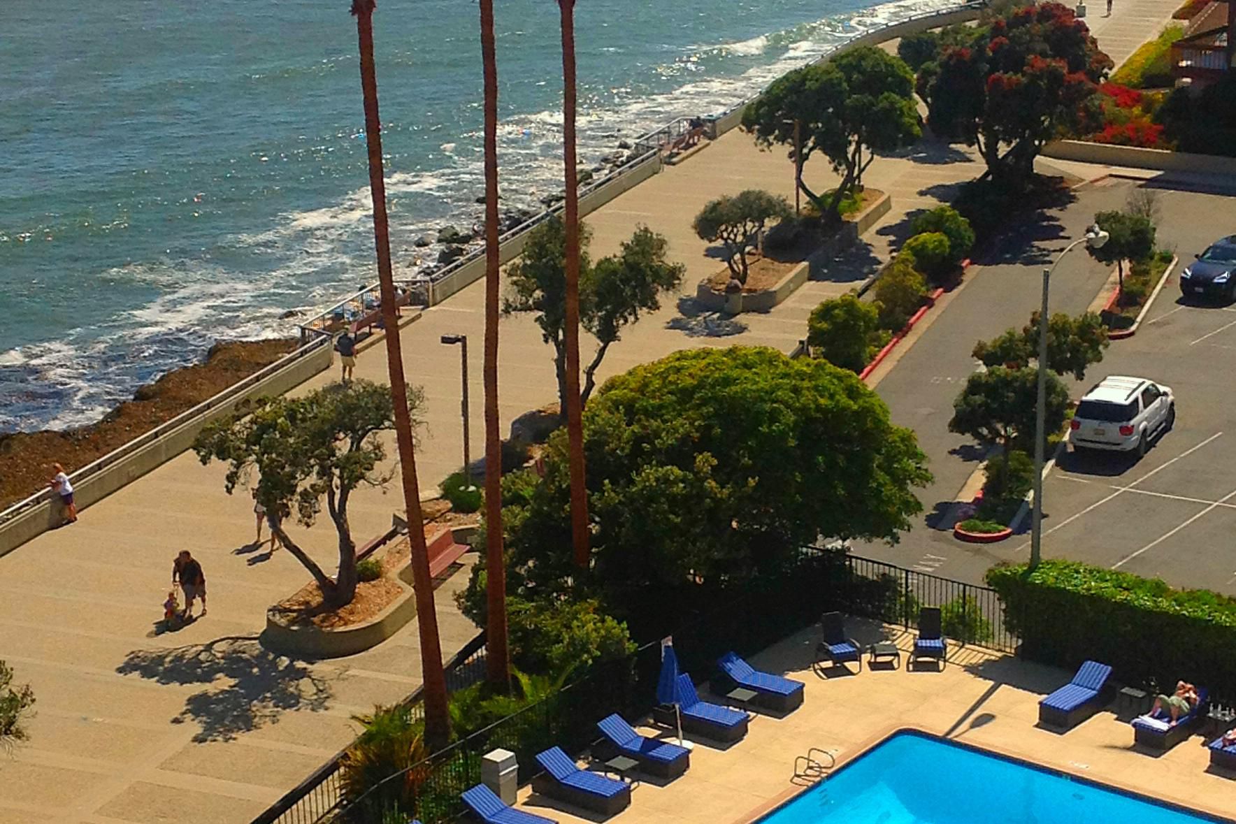Crowne Plaza Ventura Beach Hotel Swimming Pool