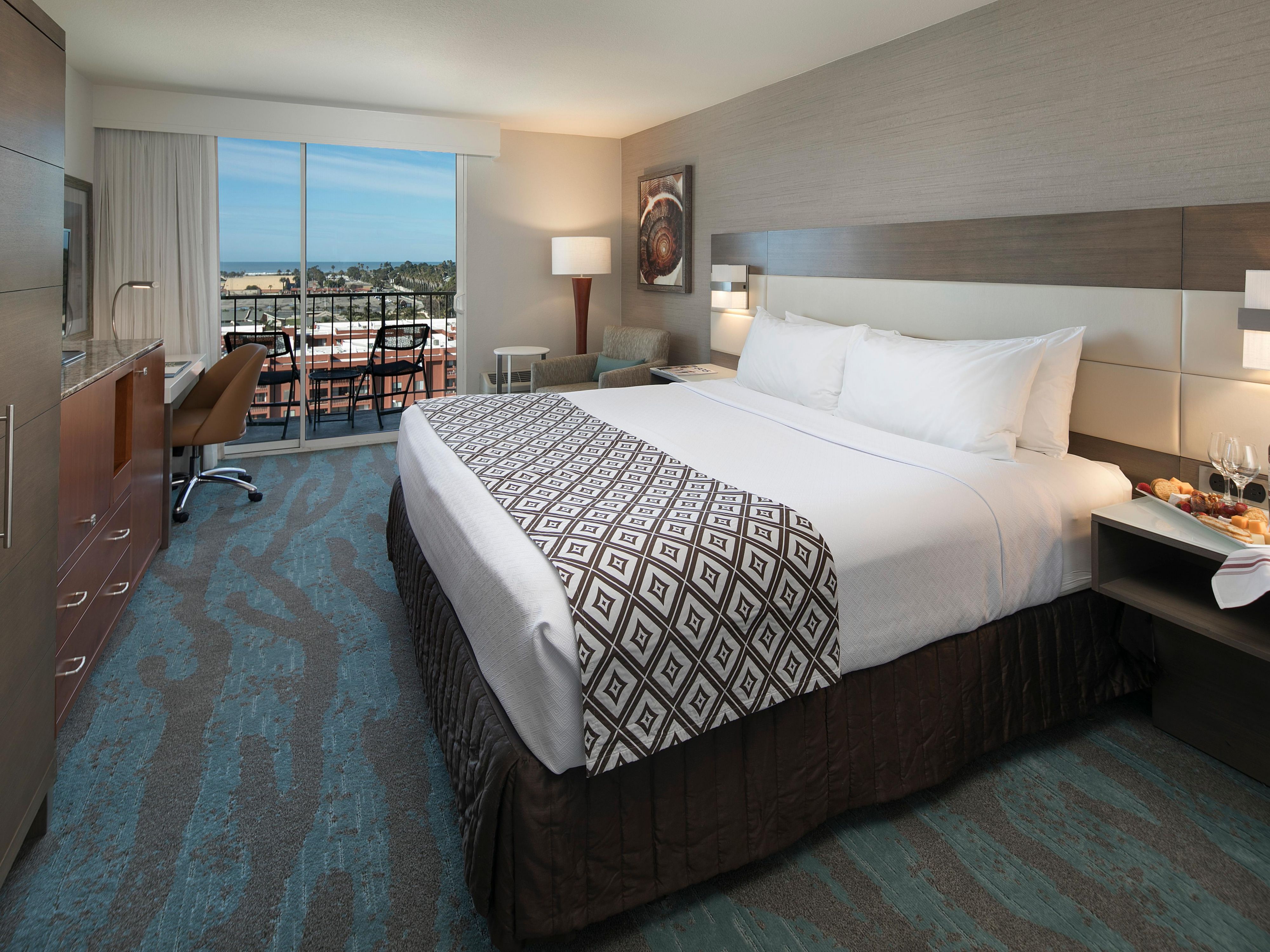Wake up feeling energized and rested when staying at our family-friendly beachfront hotel. All pet-friendly rooms feature beds outfitted with premium bedding, and spa-inspired bathrooms, and complimentary WiFi. Some rooms even offer beautiful views of the Pacific Ocean. 