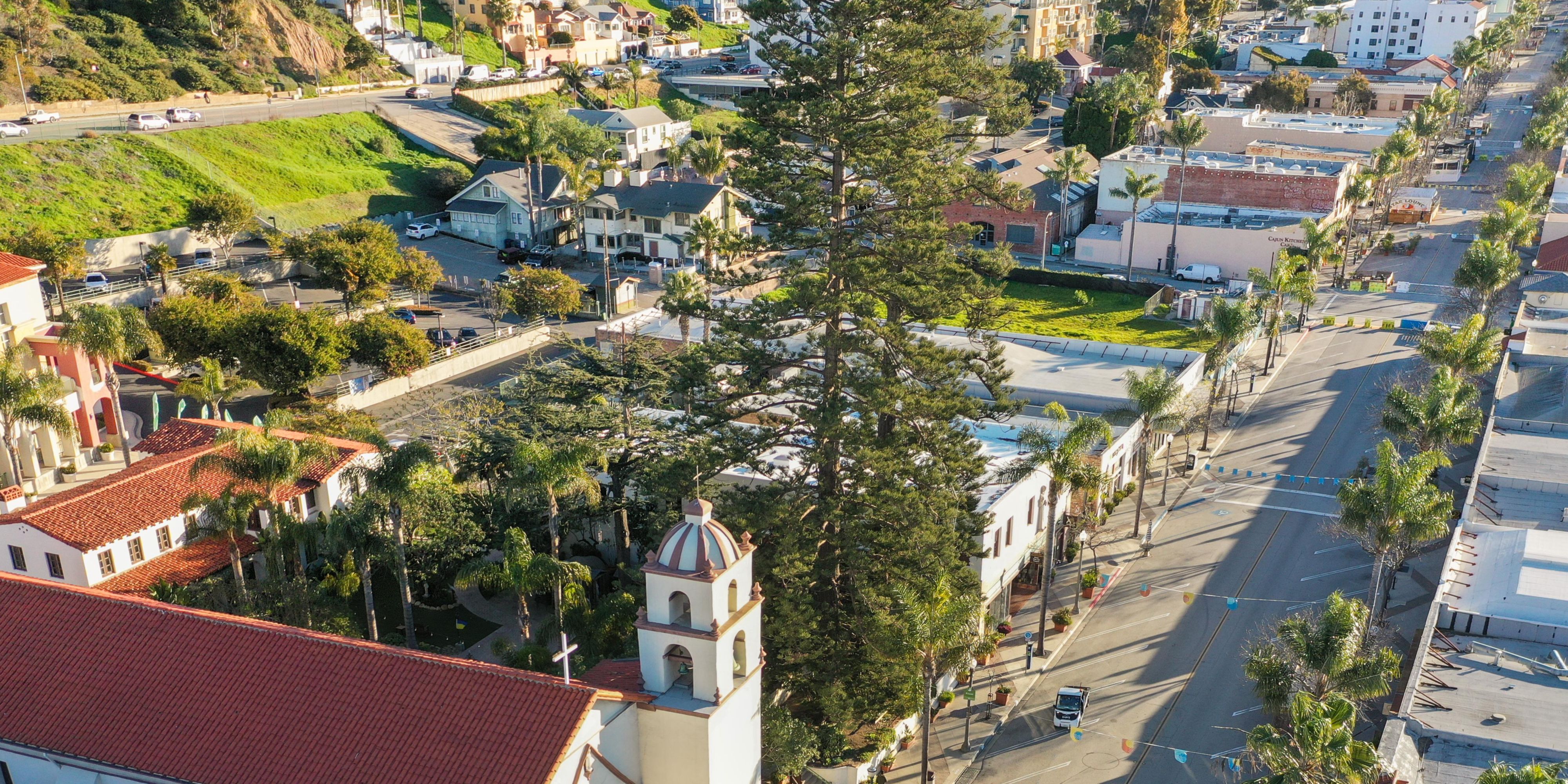 Ventura Music Hall is a 635-capacity venue in Midtown Ventura, offering an intimate setting for live music across genres. Since opening in 2022, it has hosted artists like Thievery Corporation and Flogging Molly, providing top-tier sound and a relaxed atmosphere for all ages. 