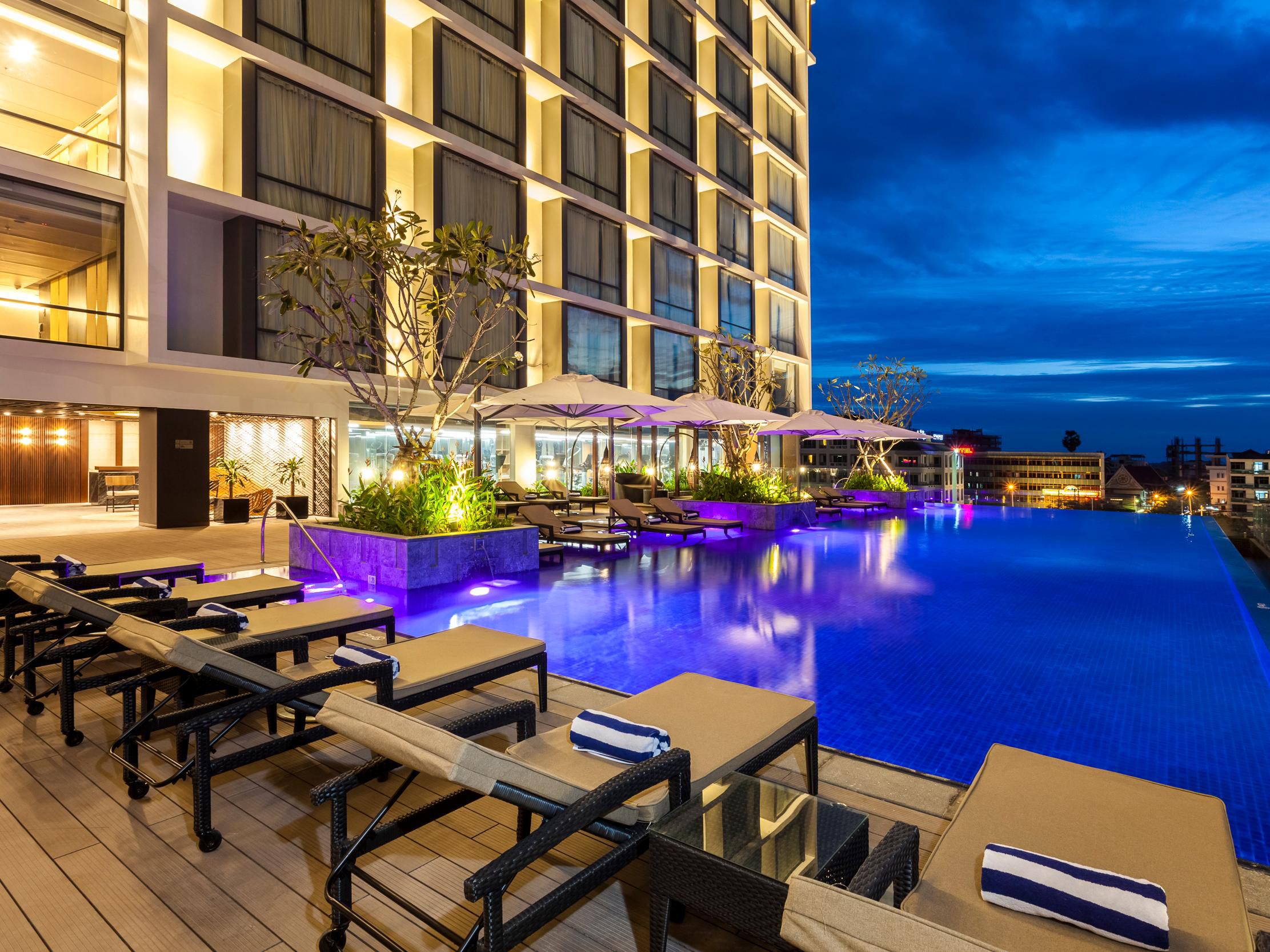 Infinity swimming pool