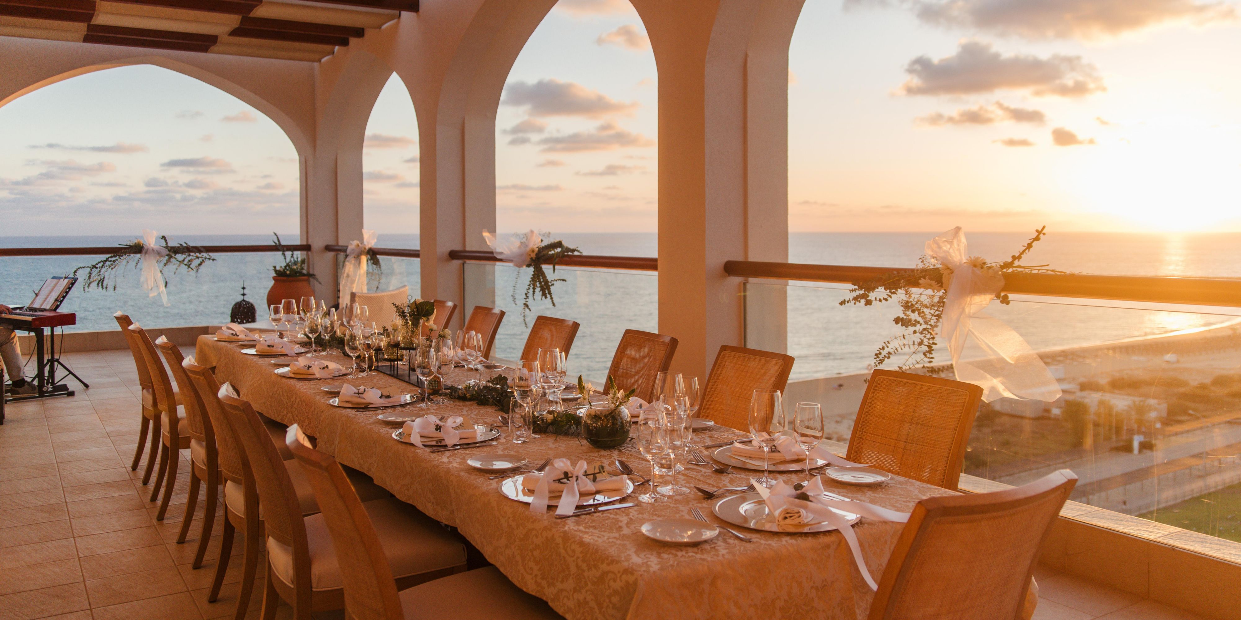Are you dreaming of a beautiful wedding near the ocean? We will help you every step of the way to your dream wedding  in Portugal become a reality!