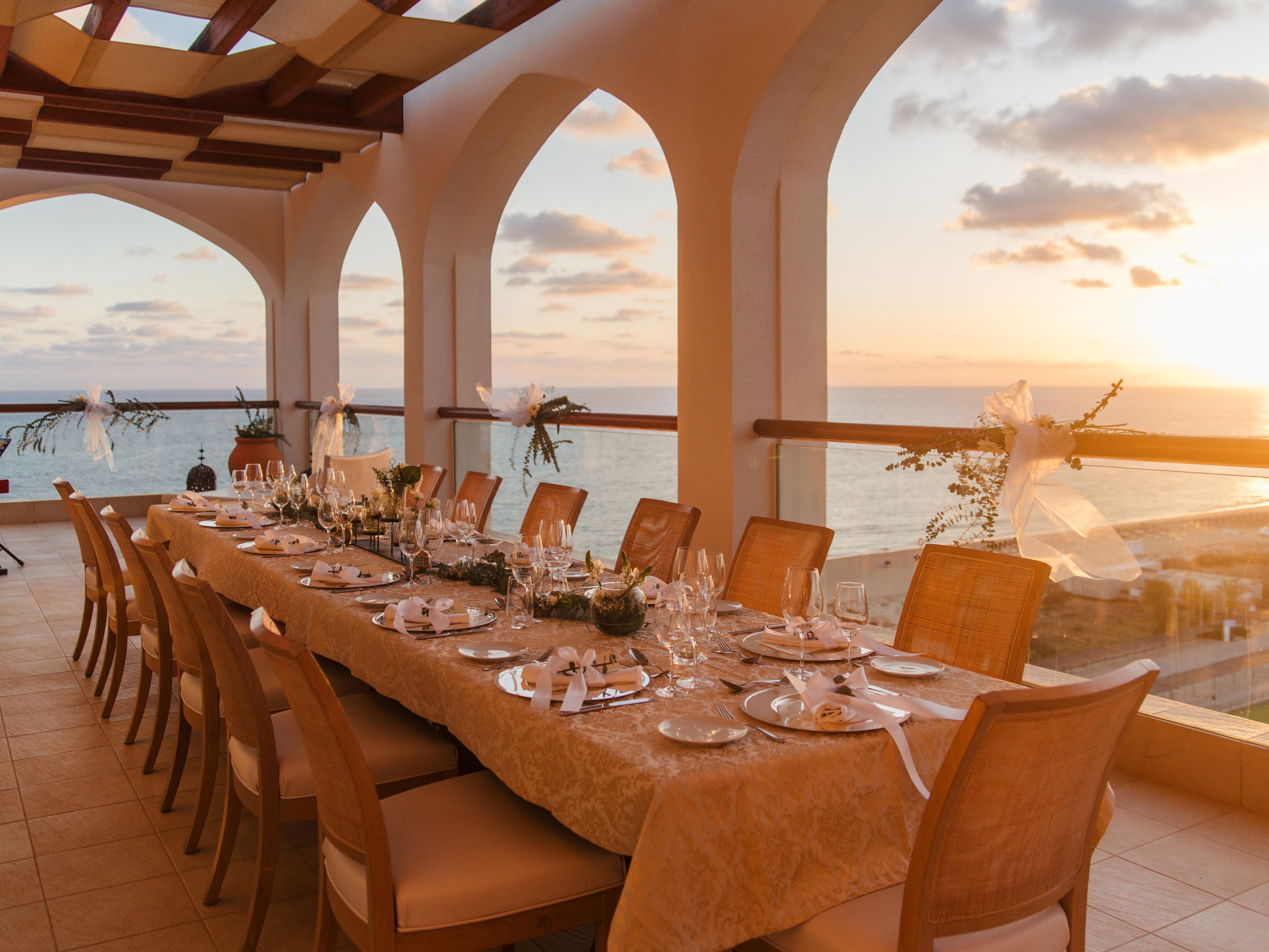 Are you dreaming of a beautiful wedding near the ocean? We will help you every step of the way to your dream wedding  in Portugal become a reality!