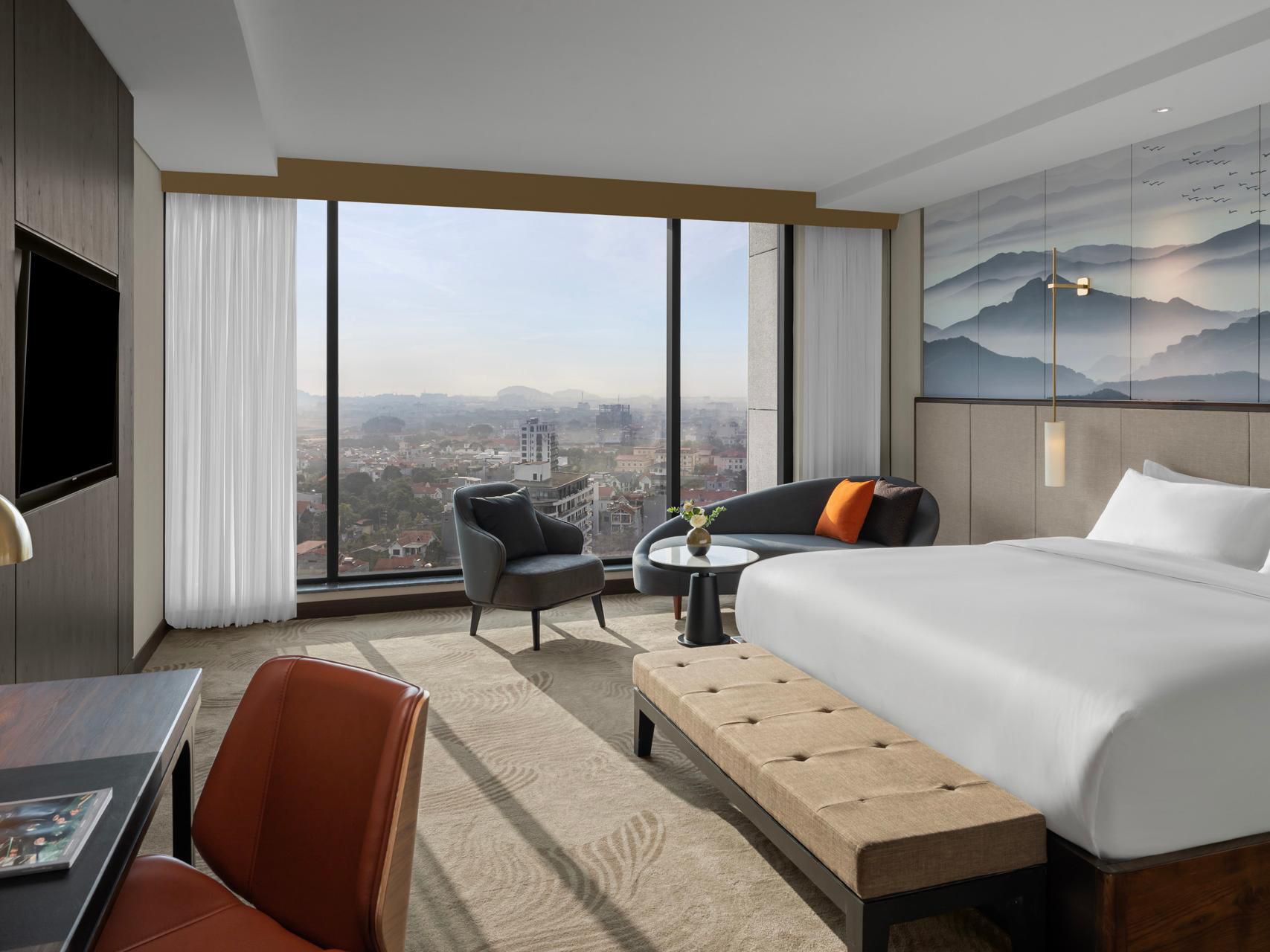 King Standard Room on high floor with city view