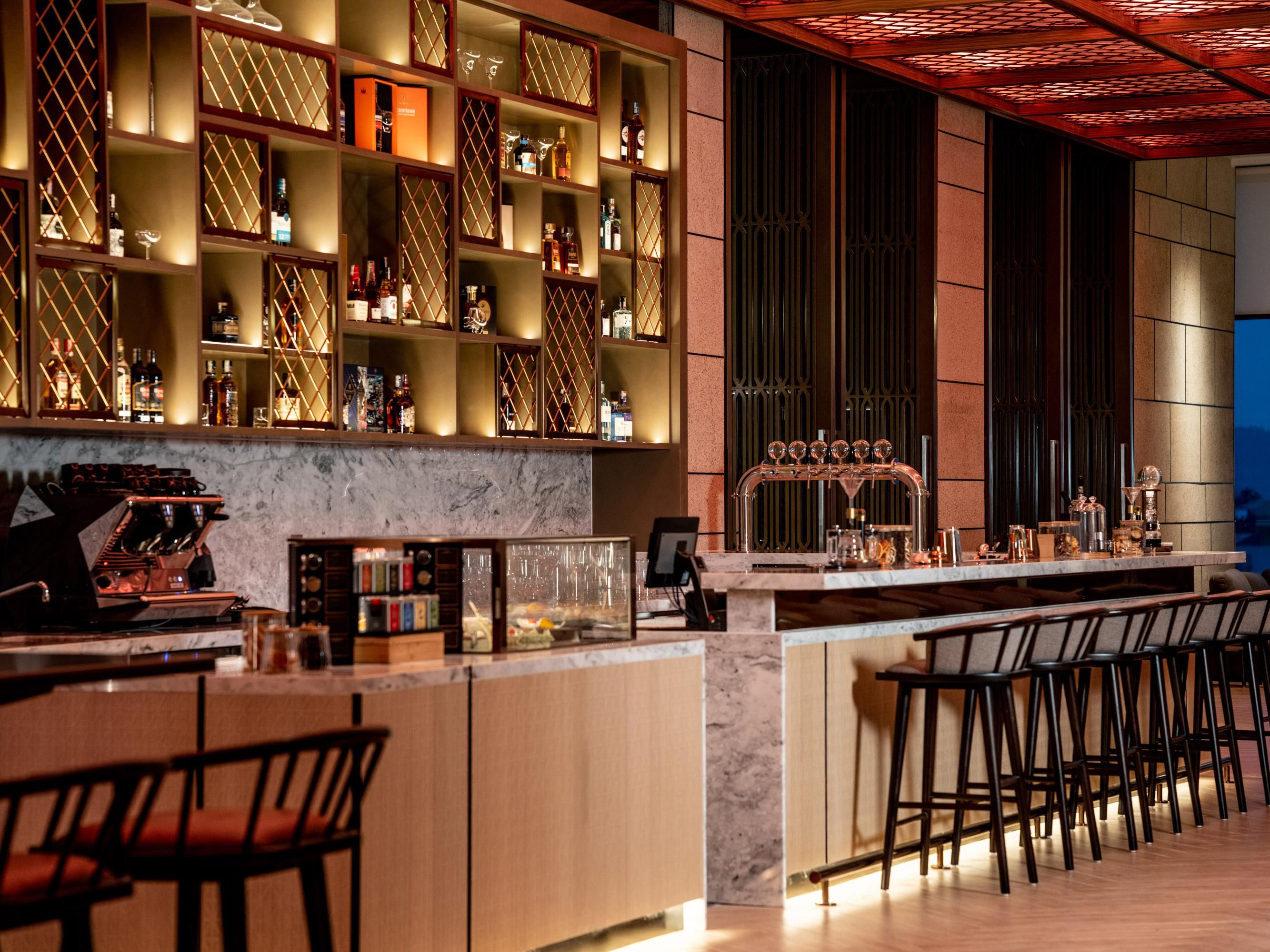 The HOP Bar is located within our lobby area and offers innovative spaces to blend work and play. A comprehensive dining menu includes a curated selection of barista coffee and local specialty craft beers that promises something for everyone.
