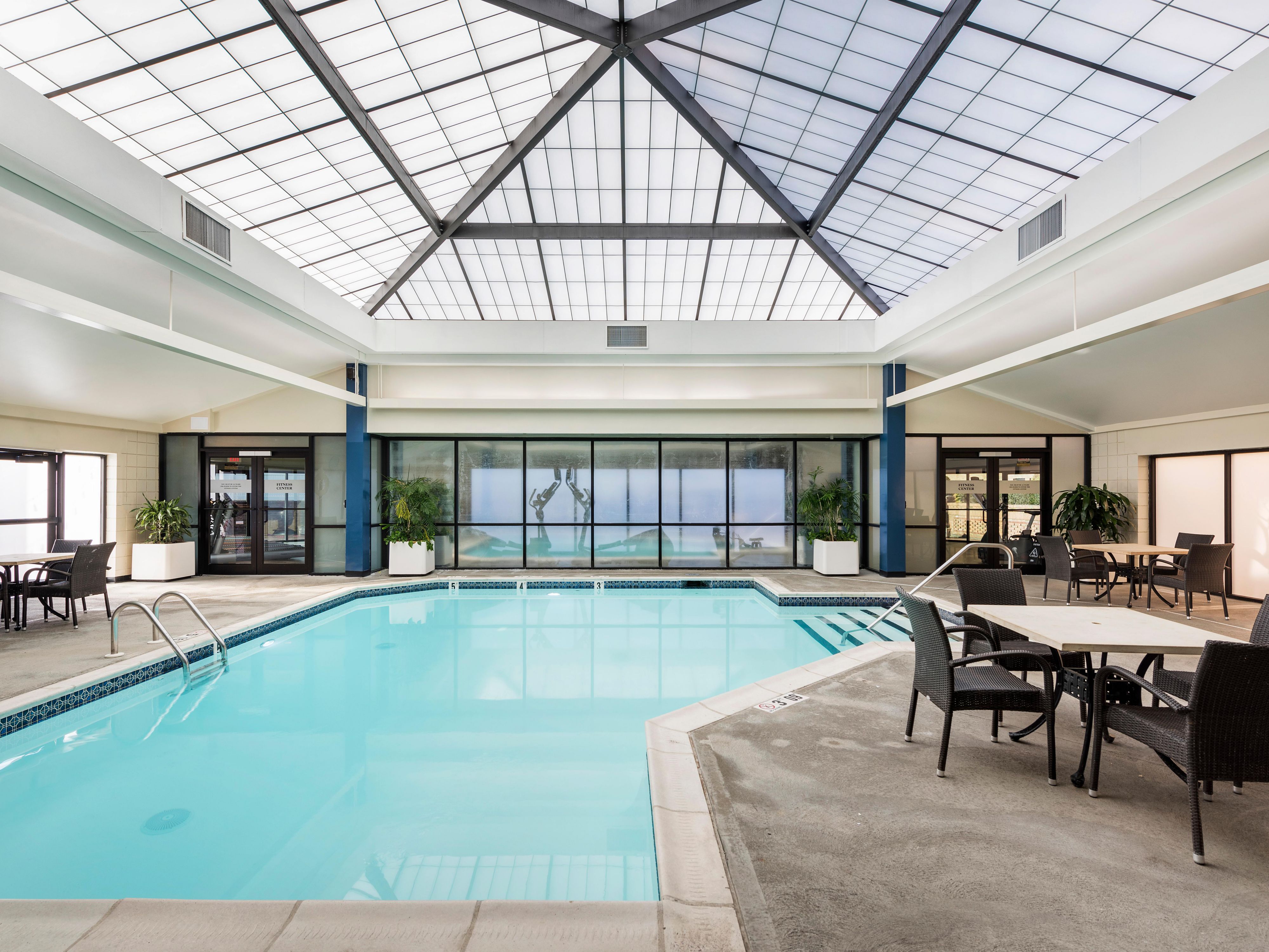 Hotels in Warwick, RI near Providence | Crowne (Airport)