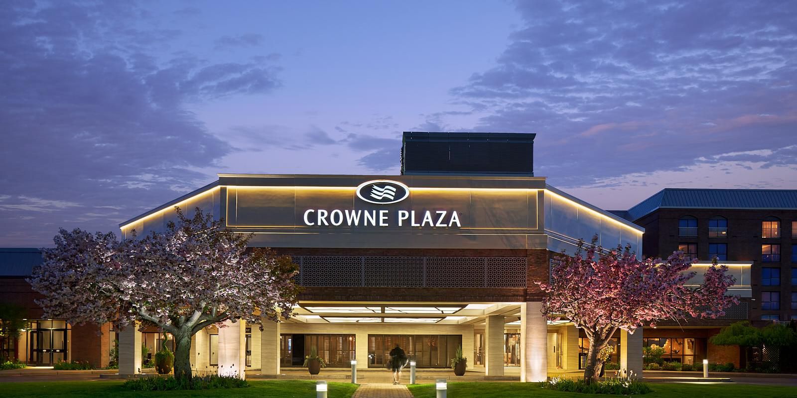 Hotels in Warwick, RI near Providence | Crowne (Airport)