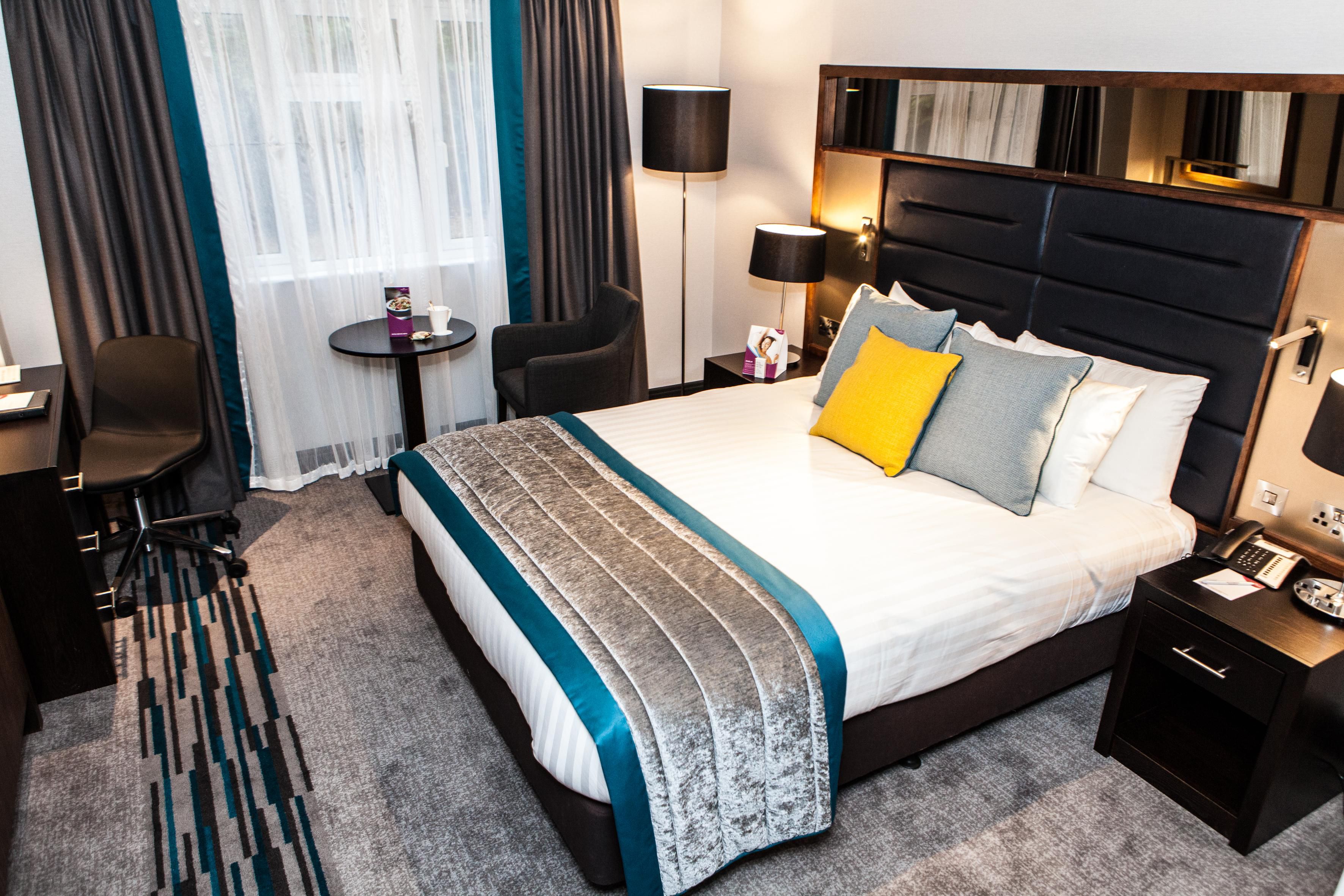 Guest hotel room at Crowne Plaza Felbridge - Gatwick