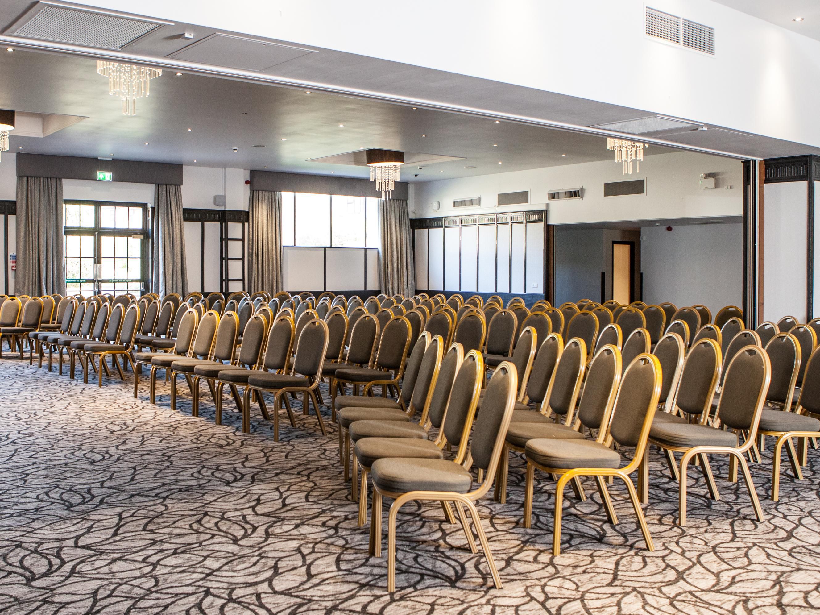 If you're looking for somewhere to conduct an interview, hold a meeting or just a private area to work, we have the perfect space for you. With 8 flexible meeting spaces, our meetings director and flexible booking terms, you can book with all the confidence that you need.