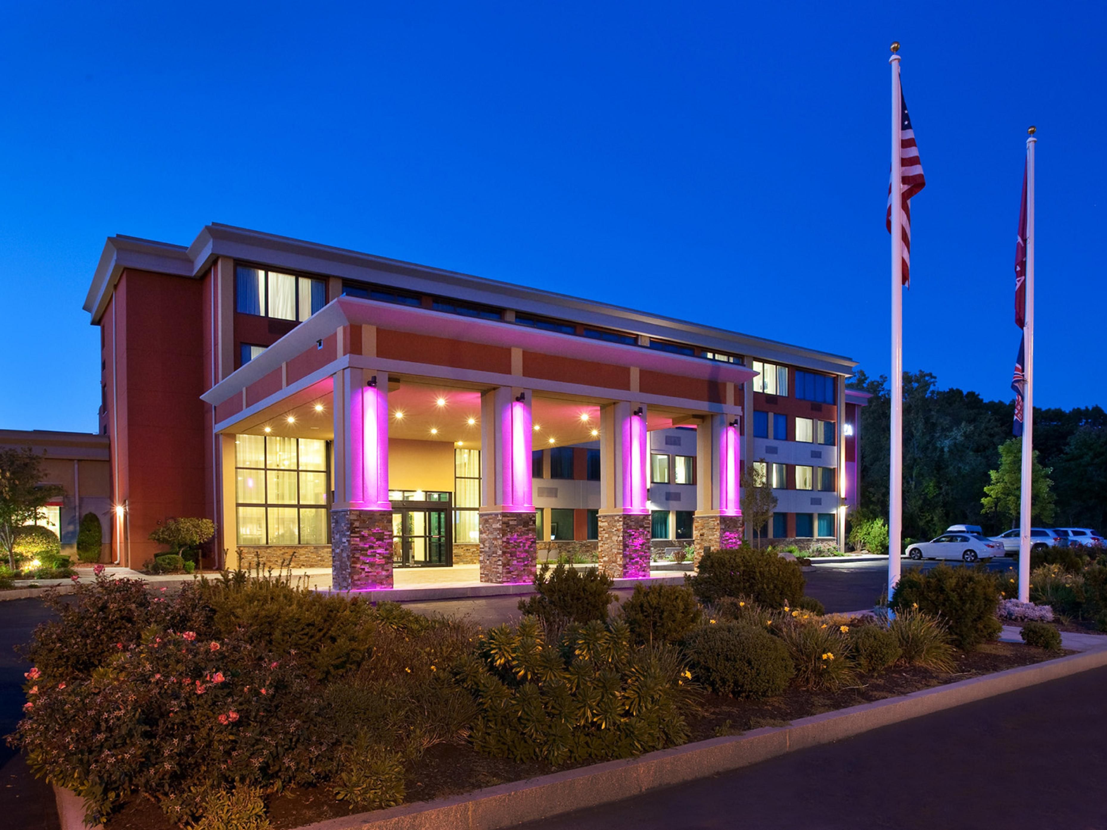 Convenient location off I-95 with easy on/off access. Great location for tour groups to visit Boston, Concord, Salem and many historical sites.