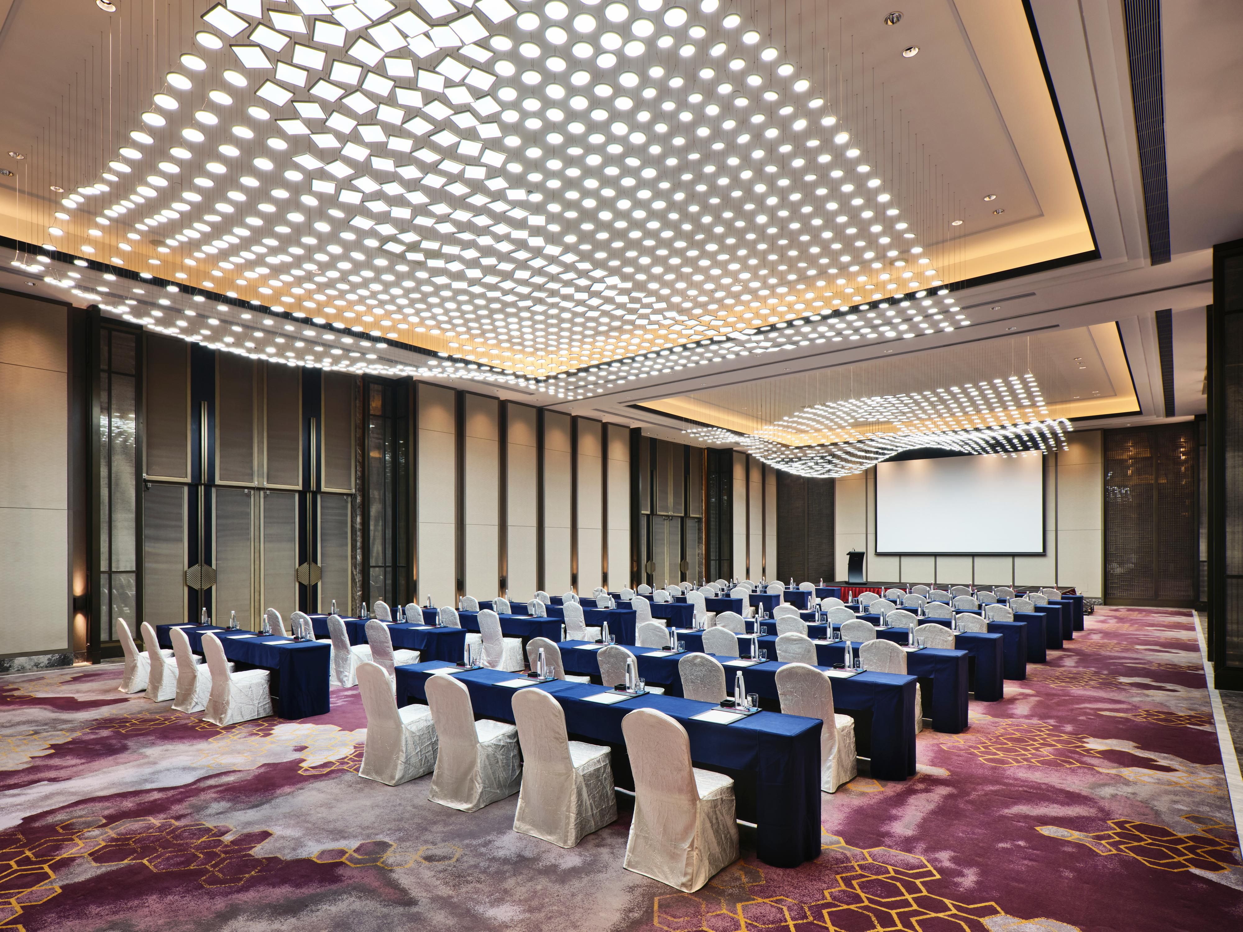 The Crowne Plaza Meetings Director is available to tailor our facilities to suit your event’s needs, whether hosting a boardroom meeting, product launch, annual company dinner, Chinese wedding banquet of Western-style wedding celebration.