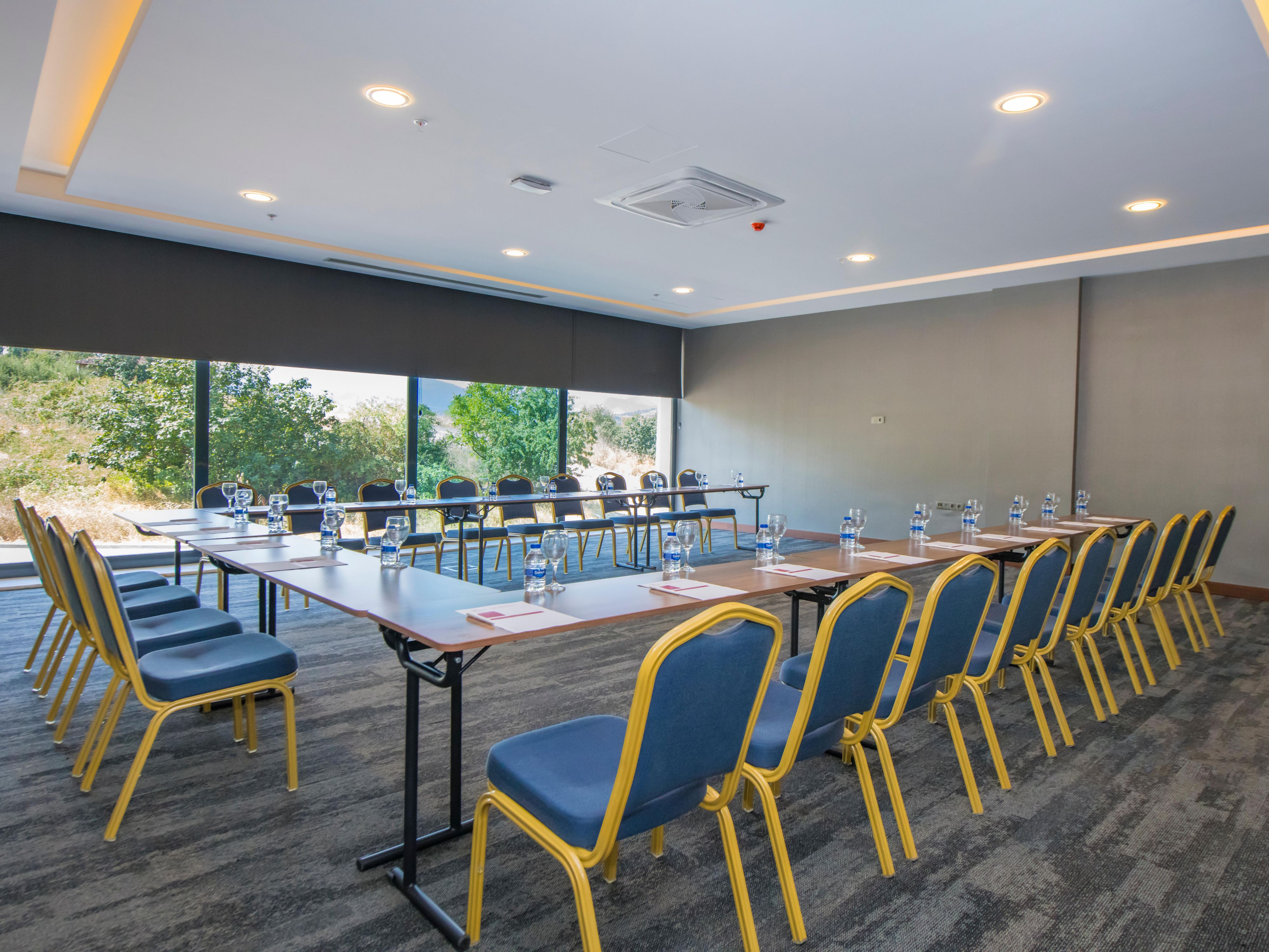 Elevate your meetings with our garden-view rooms, were business blends seamlessly with tranquility. Enjoy inspiring views, natural light, and a serene setting that fosters creativity and productivity. Perfect for making every meeting memorable and impactful. Experience the ideal backdrop for success.