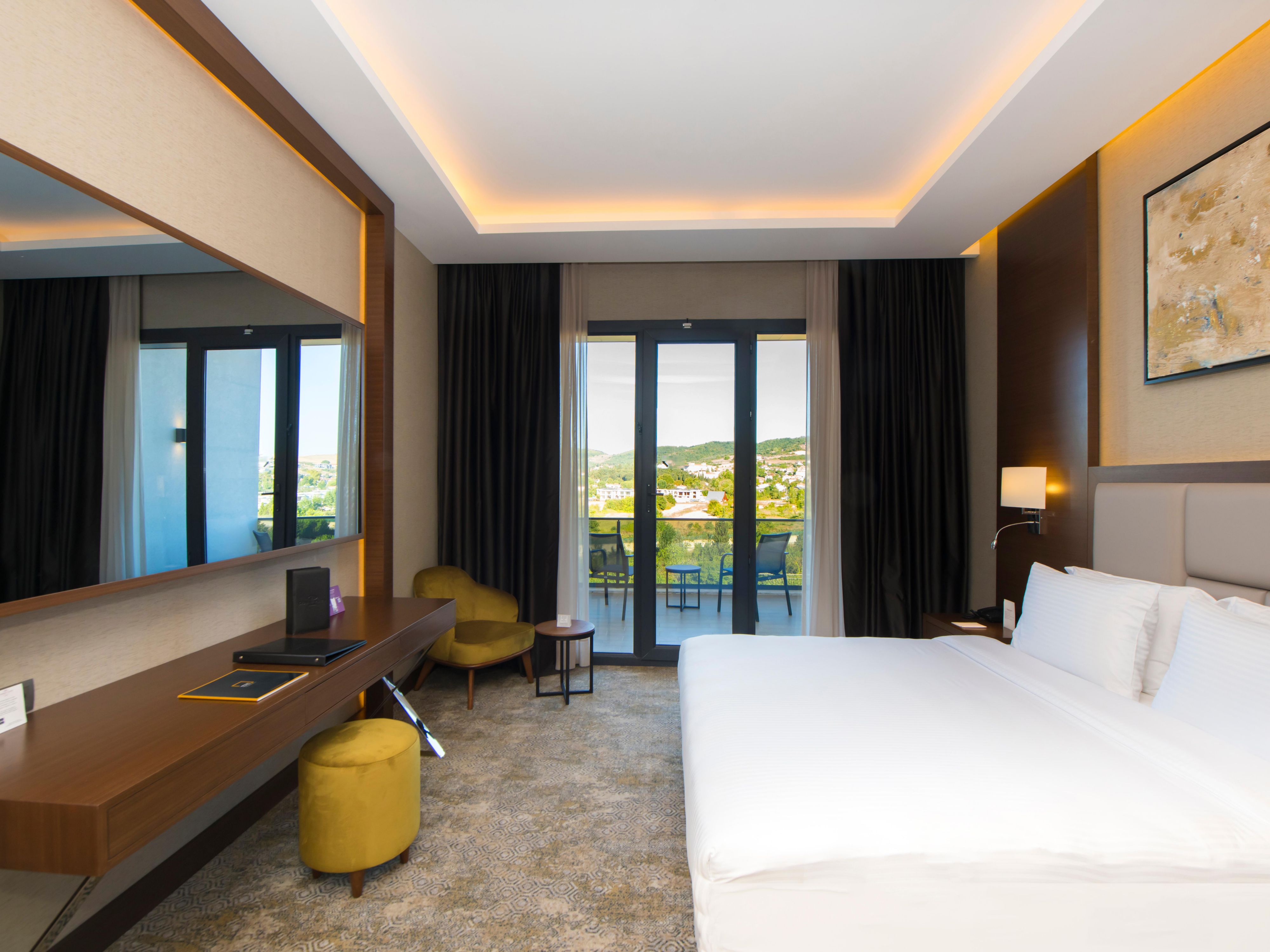 At Crowne Plaza Yalova, our rooms include a private balcony, offering you a breath of fresh air. Enjoy the beauty of your surroundings right from your own space. Book now and elevate your experience.