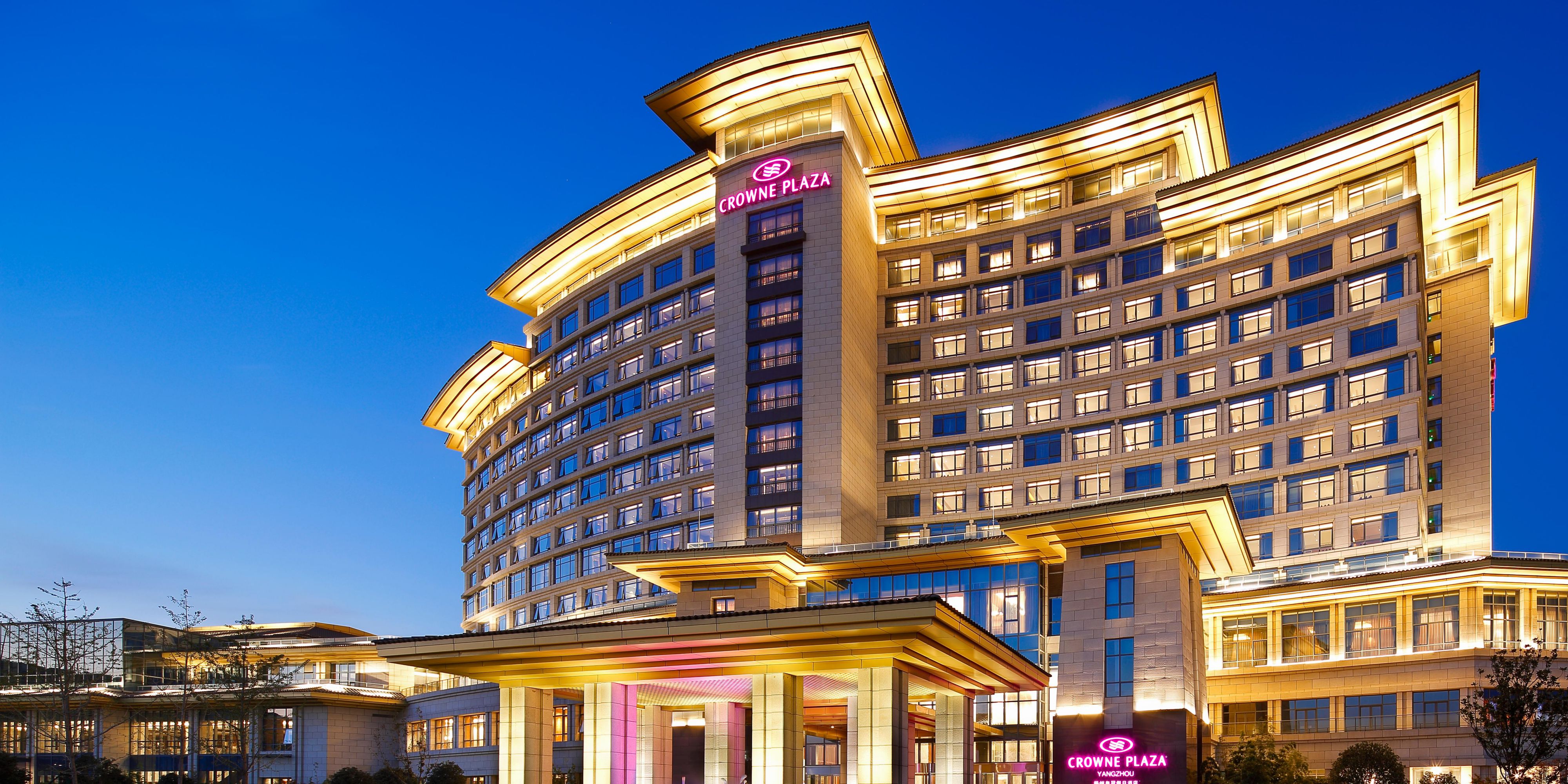 Кроун плаза. Гостиница Crowne Plaza. Crowne Plaza Hotels & Resorts отели. Crowne Plaza Китай Москва. Отель в Китае.