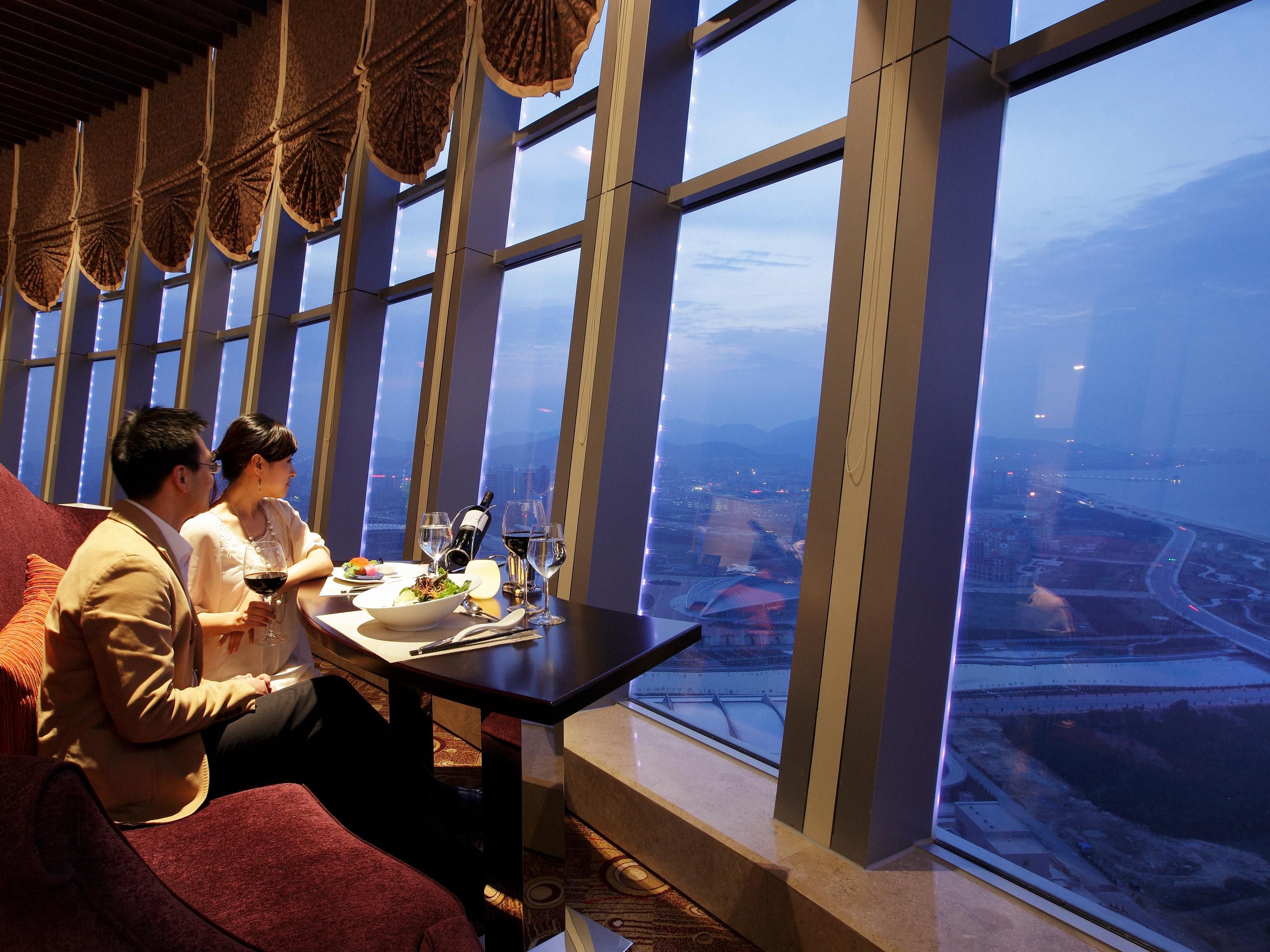 Crowne Plaza Yantai Sea View - Image2