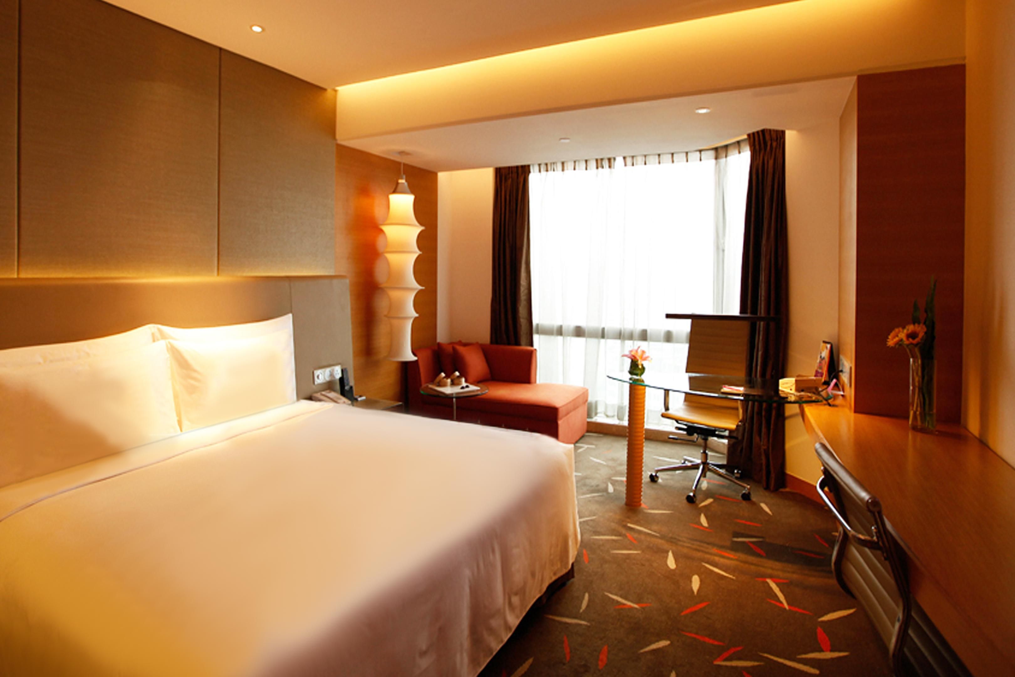 Premium Hotel in city Crowne Plaza Zhongshan Wing On City