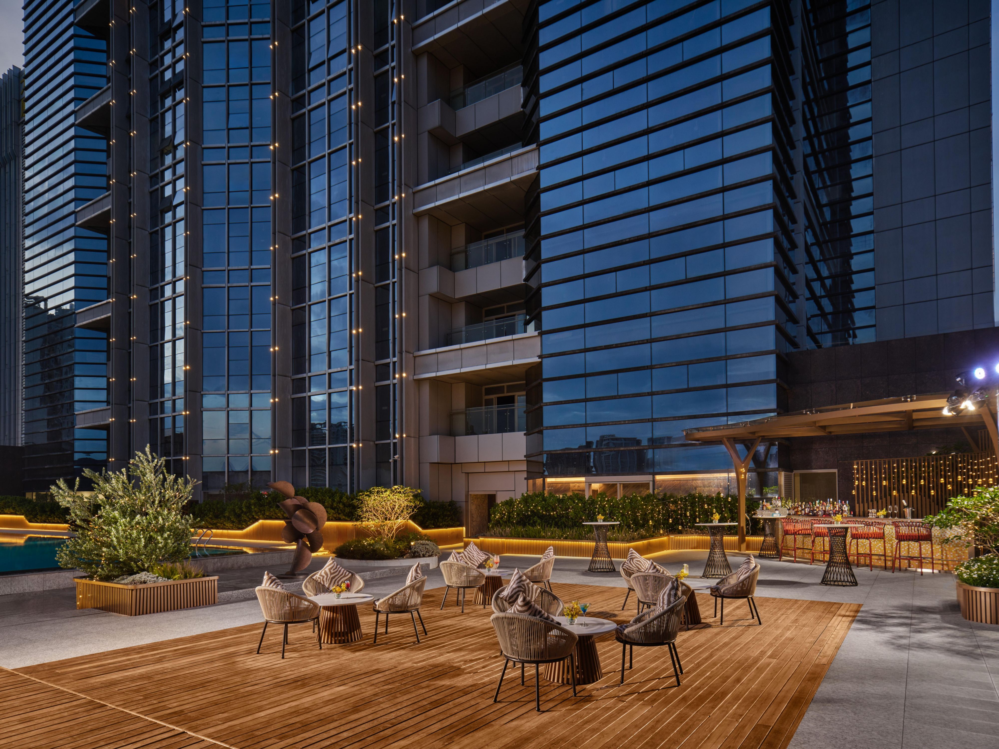 The indoor area features a cigar lounge, while poolside seating is available beside the outdoor bar. Guests can engage in casual conversations and enjoy a drink in a slightly inebriated atmosphere. Additionally, live band performances enhance the ambiance, setting the tone for relaxed and spirited evenings.