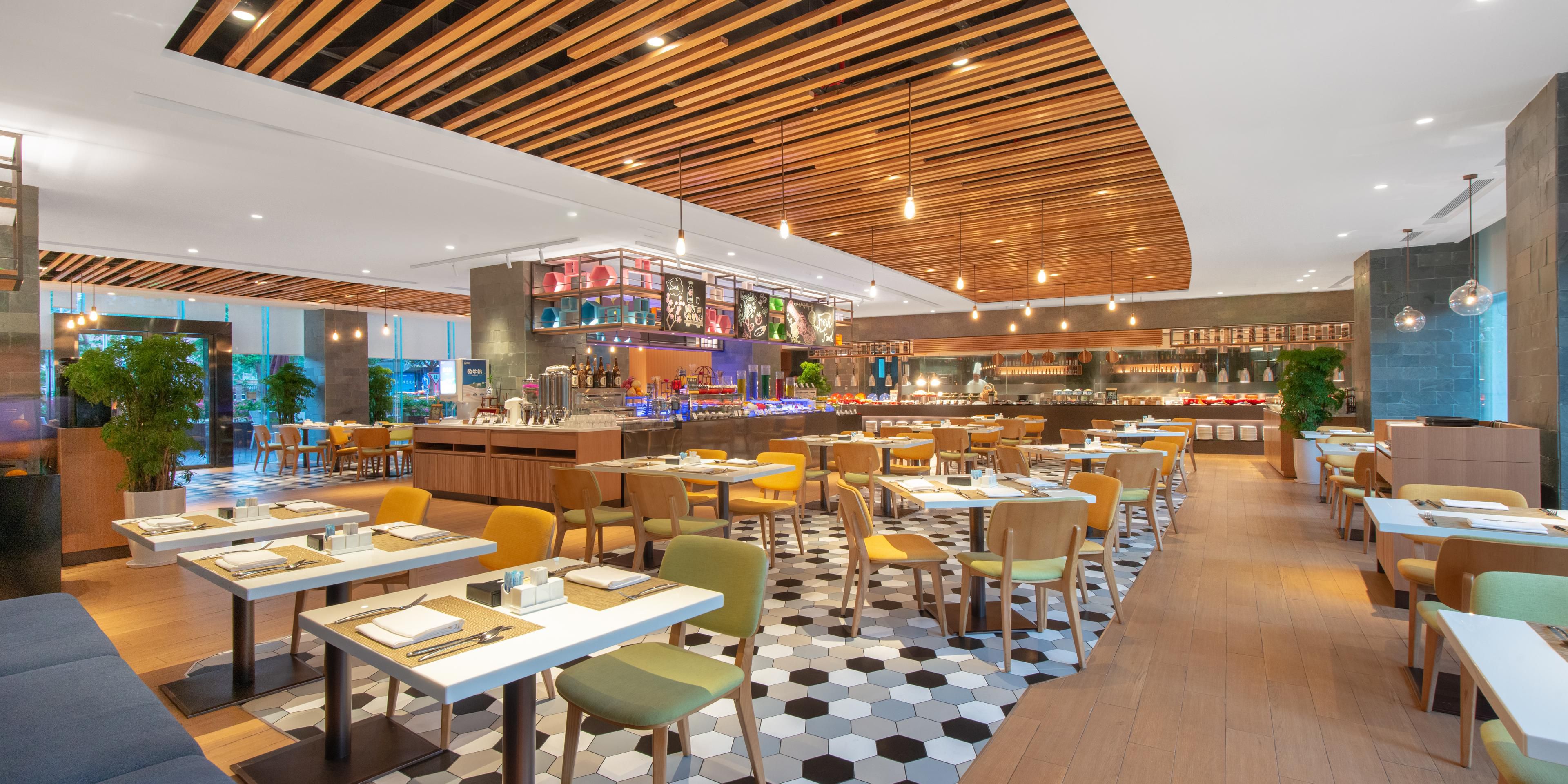 Hotel features Chinese & Western Restaurants. The Lobby Lounge and Executive Lounge are the best choice for your business and leisure dining needs, making your business and travel more comfortable.