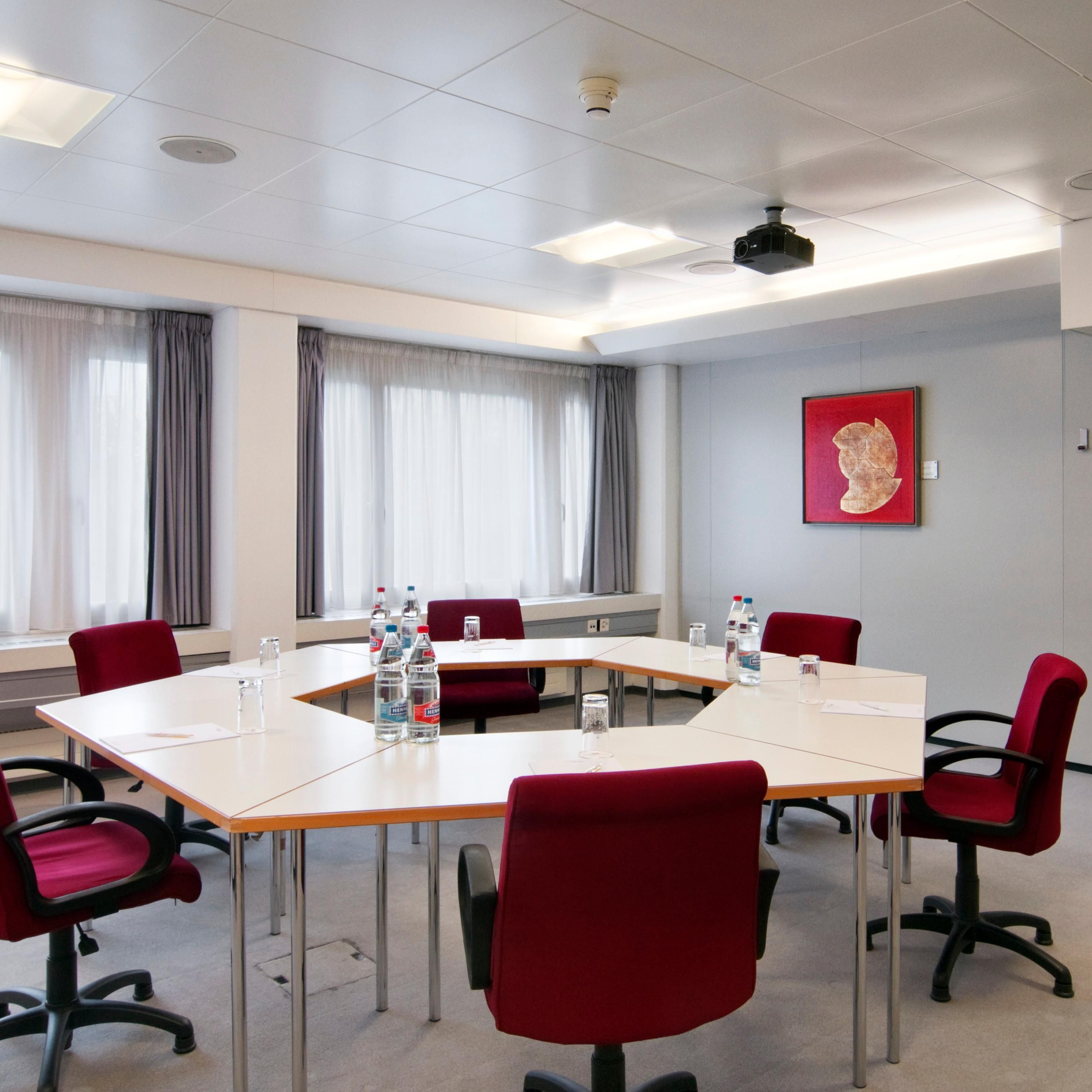 Crowne Plaza Zurich Boardroom with natural daylight