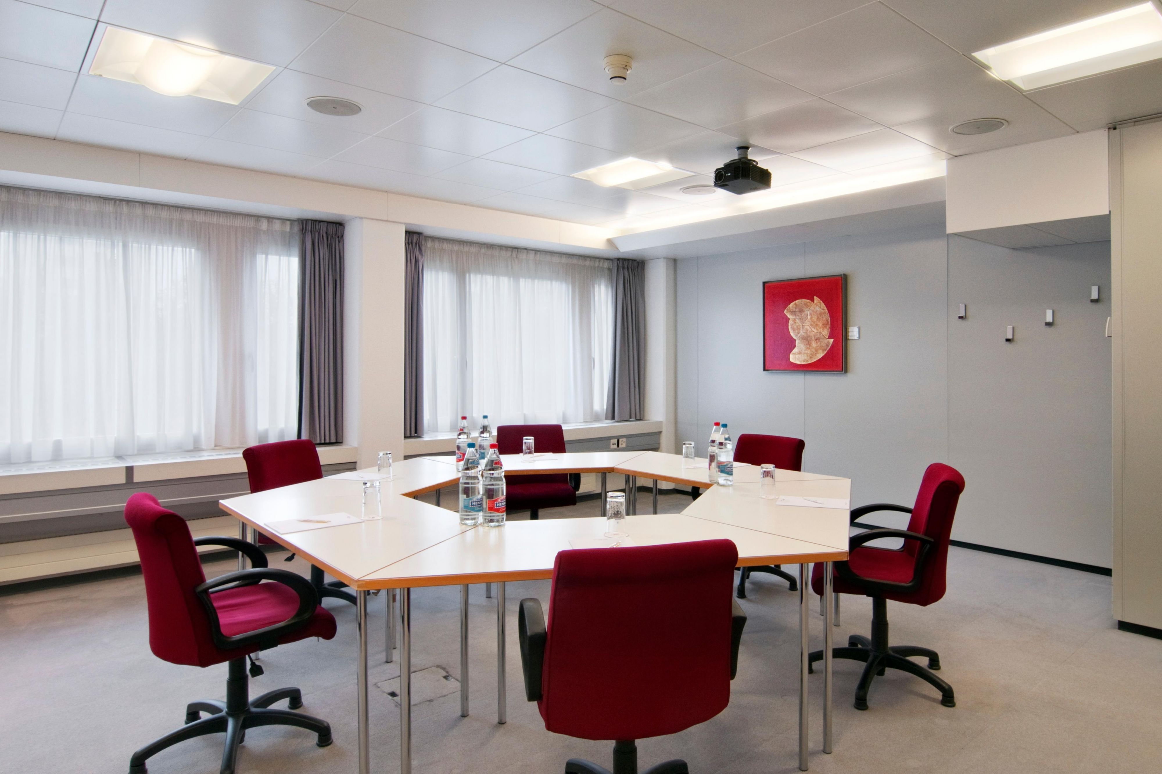 Crowne Plaza Zurich Boardroom with natural daylight