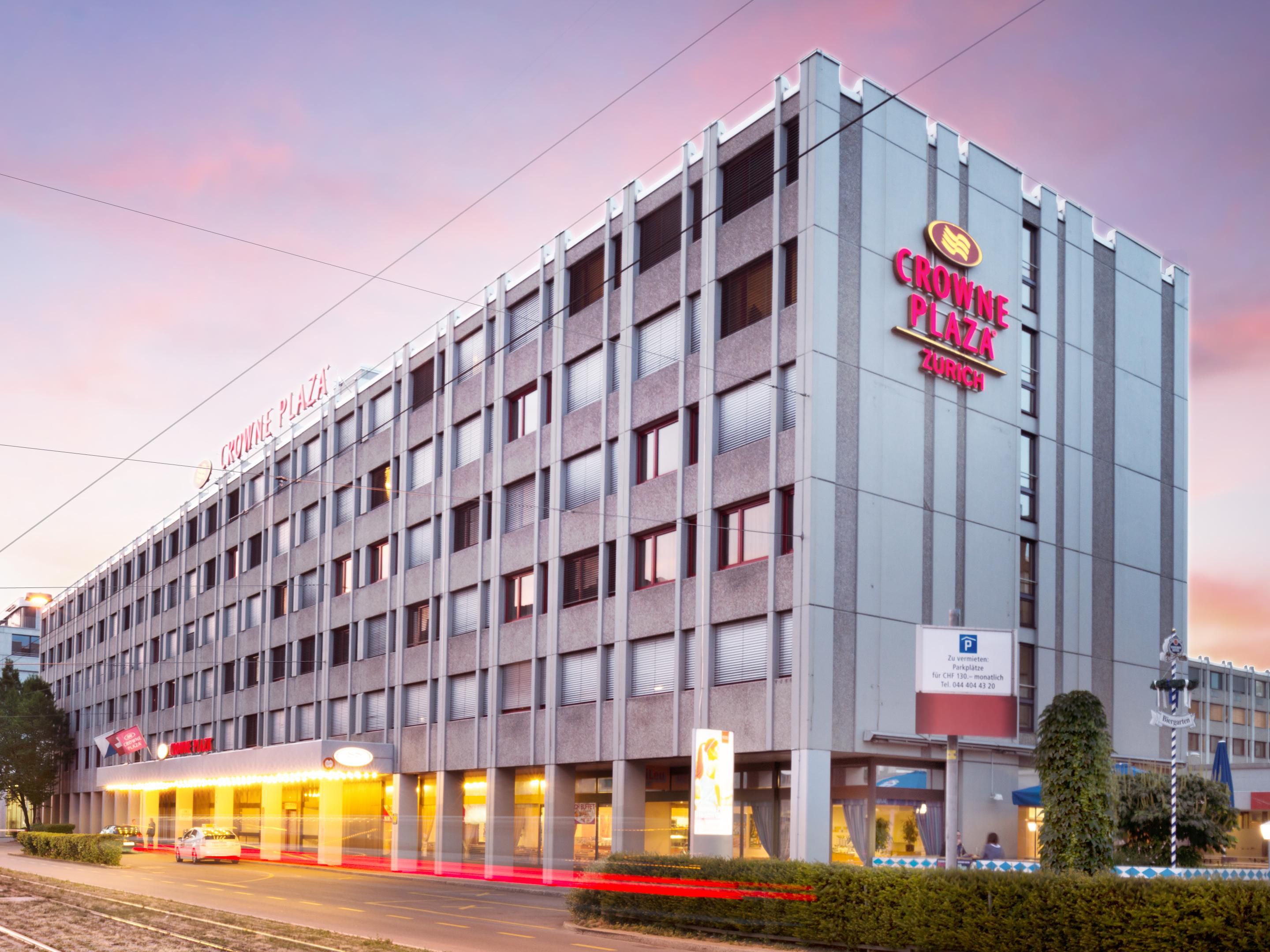 Crowne Plaza Zurich offers 550 car parking spaces, including 4 electric vehicle charging spaces and a dedicated parking area for women near the lift. Our parking fee is 35.00 CHF per day. 