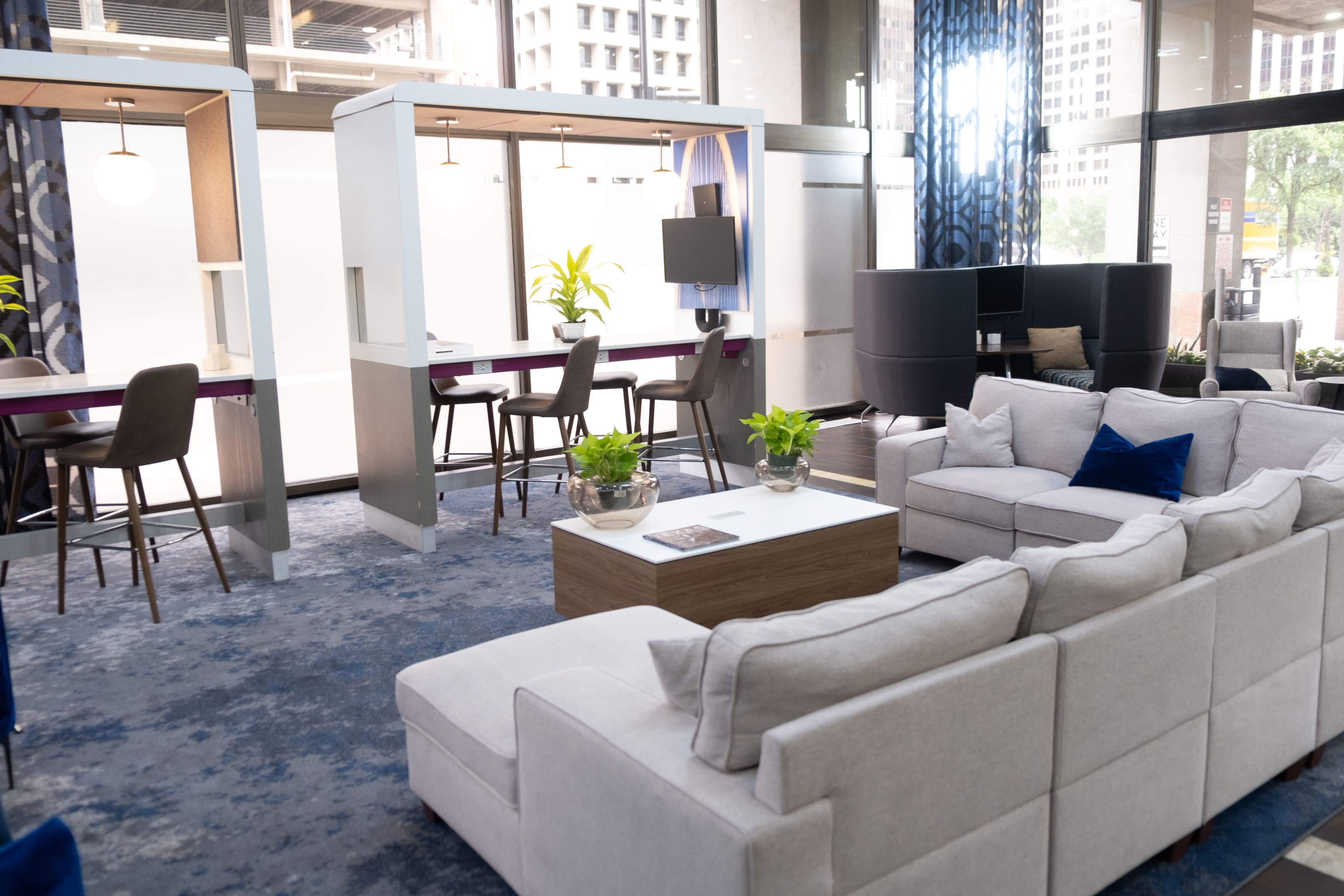 lobby area at Crowne Plaza Dallas Downtown