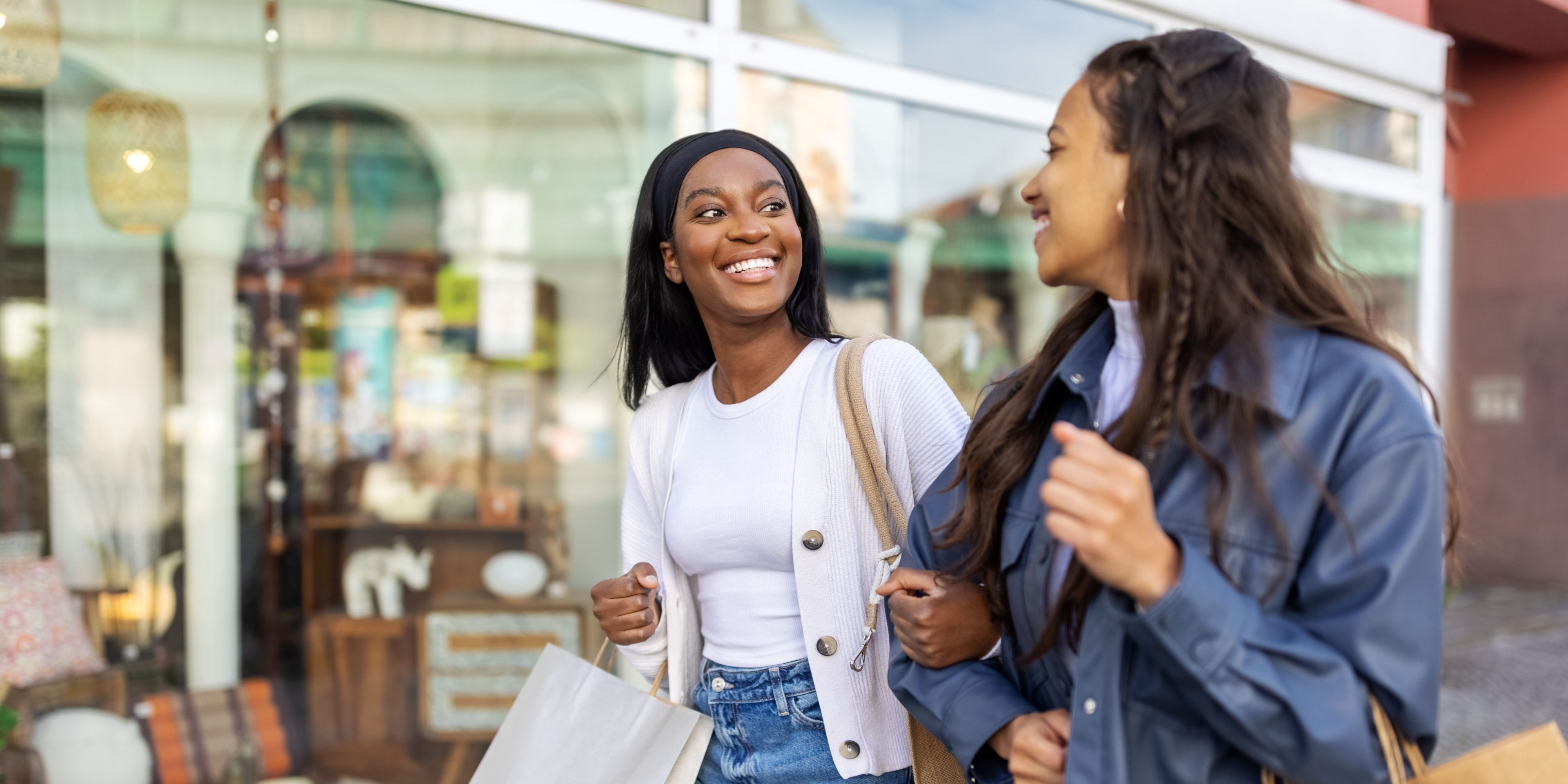 friends with shopping bags