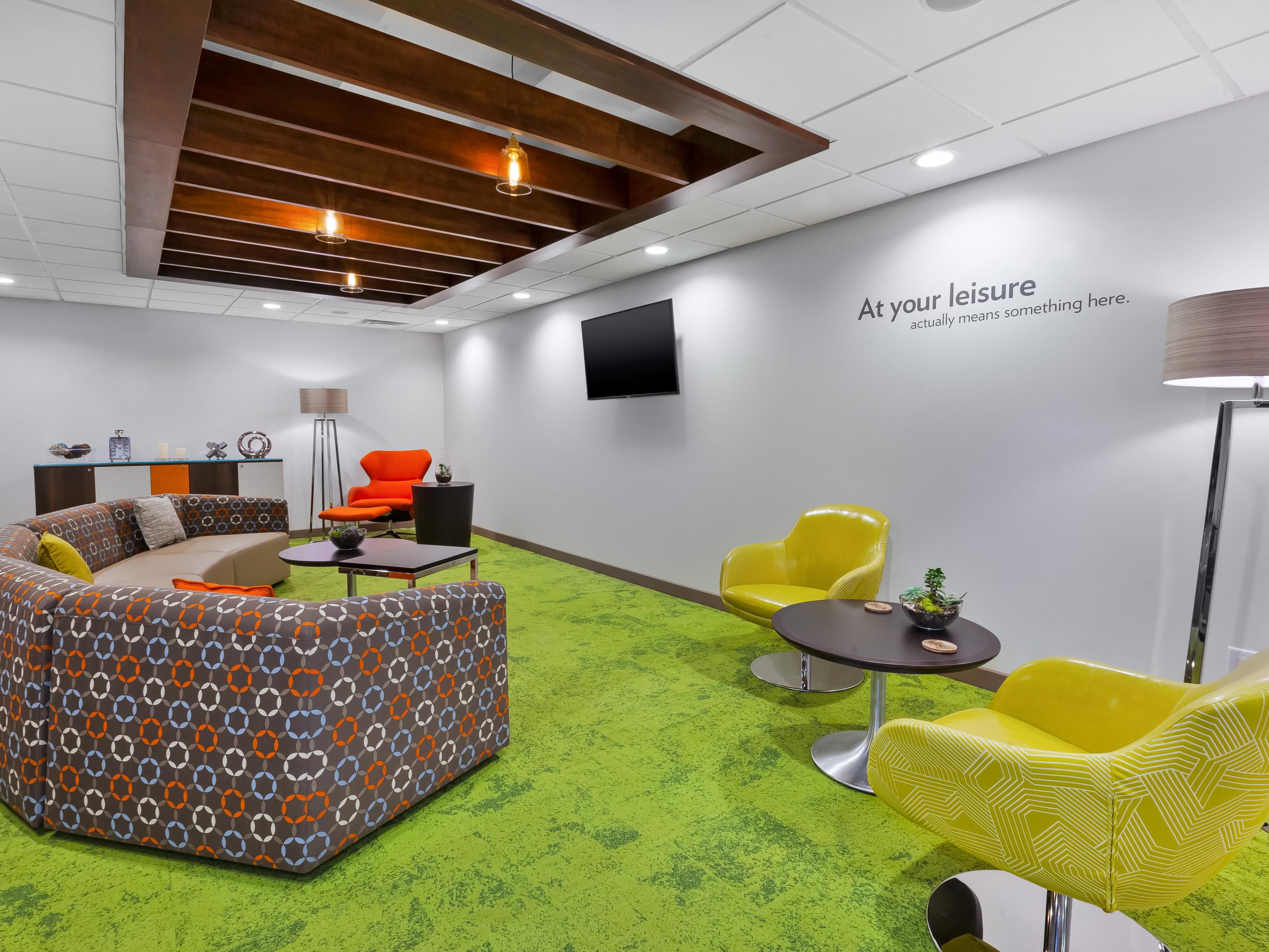 Host your next conference at EVEN Hotel Ann Arbor S - University Area. Our modern meeting spaces, equipped with the latest technology and ergonomic seating, ensure a productive and comfortable environment for your attendees.

