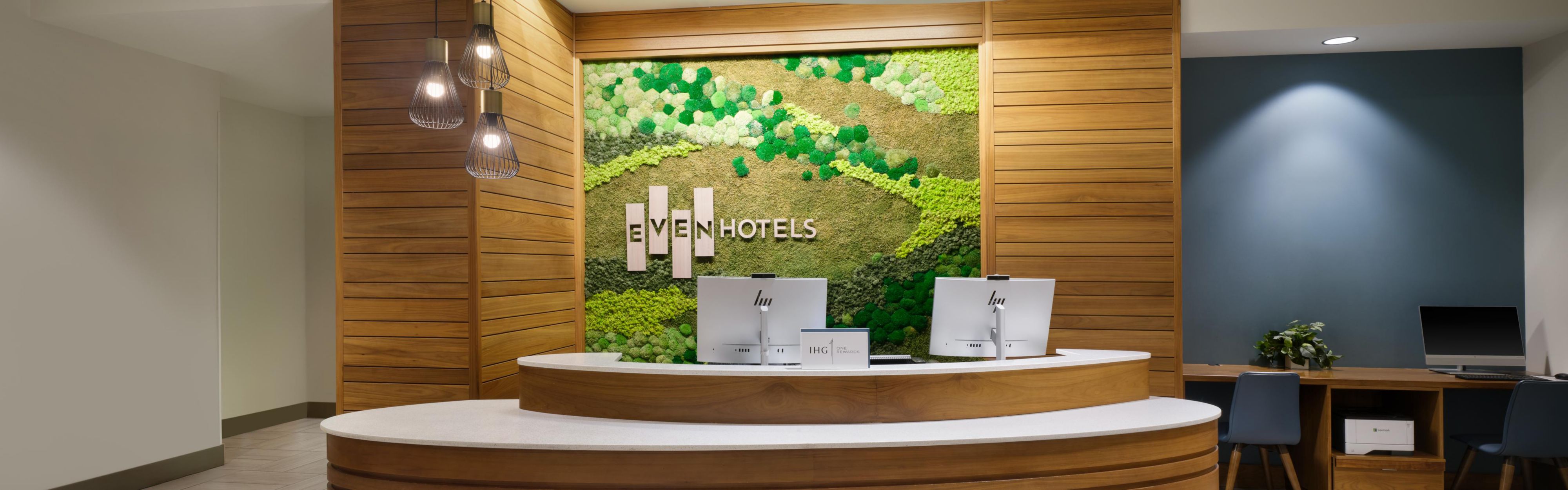 $hotelInfo.mediaDetails.welcomePhotos.primaryPhoto.caption}