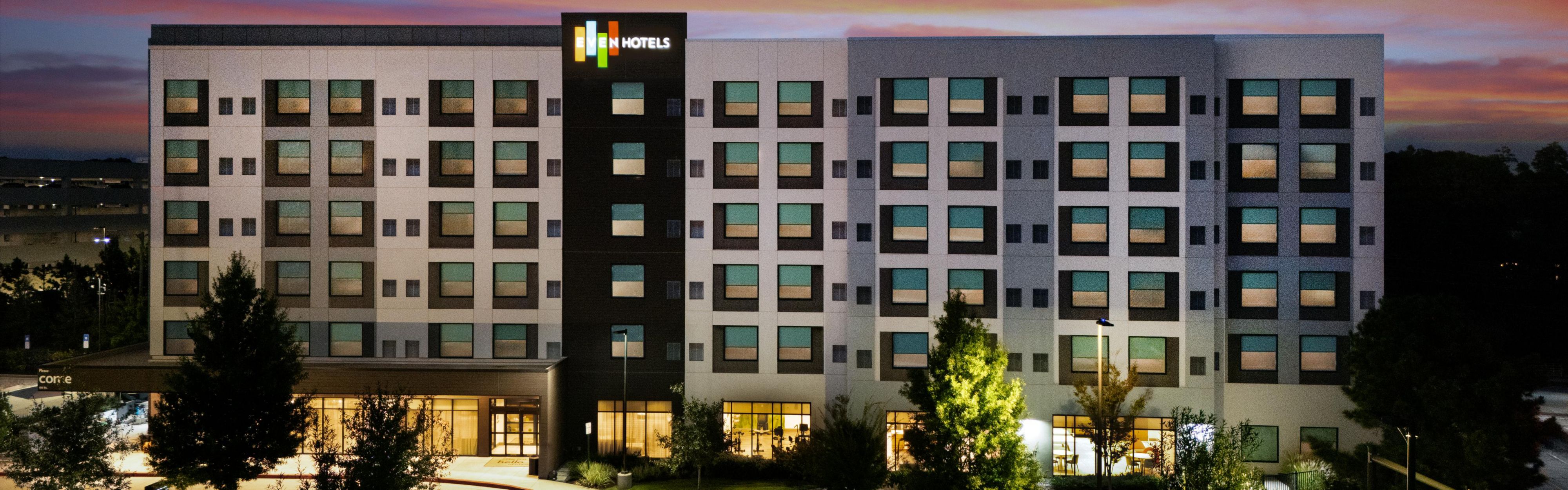 $hotelInfo.mediaDetails.welcomePhotos.primaryPhoto.caption}