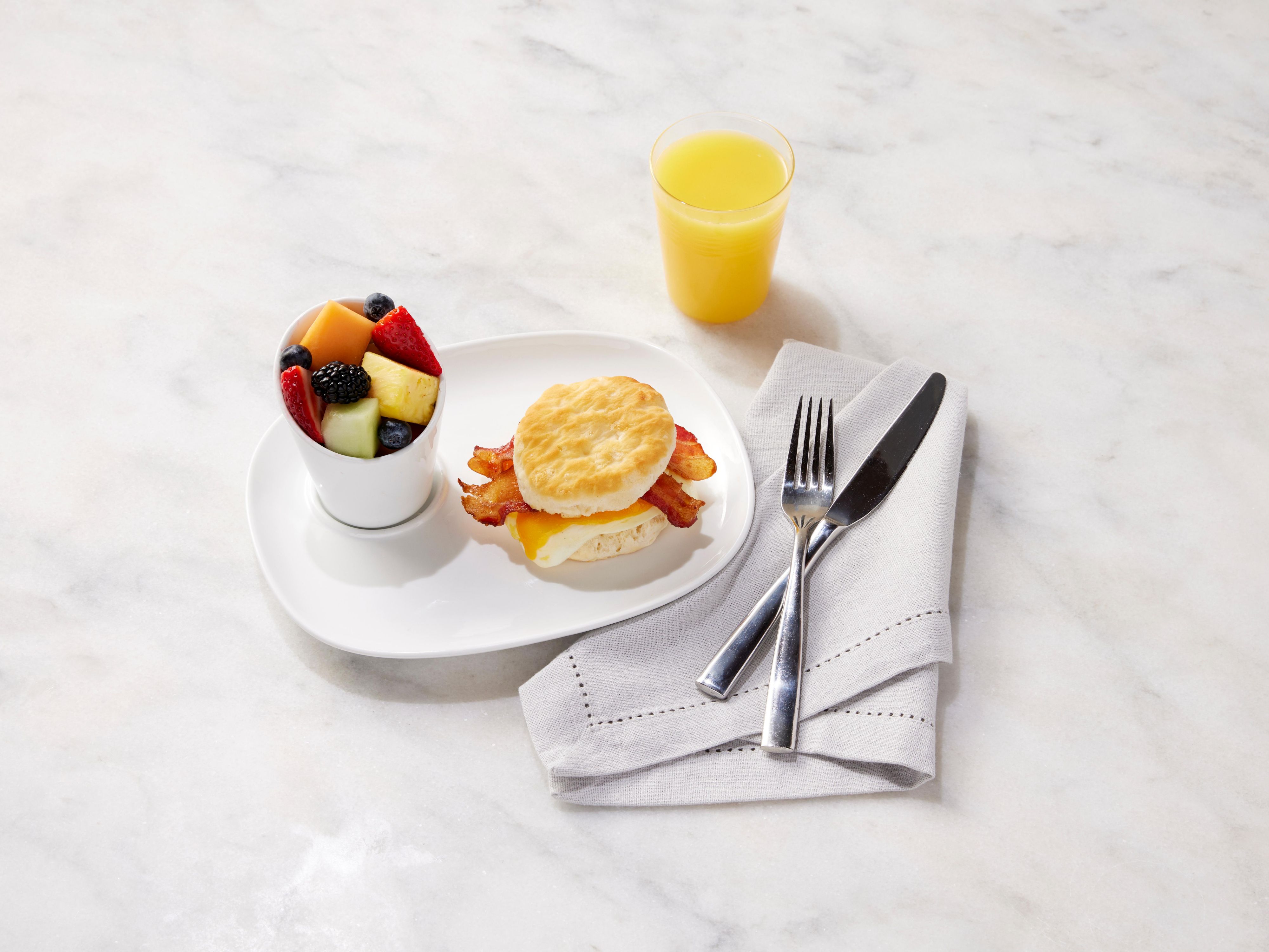 Looking for the perfect way to start your day? Book a room at our Atlanta hotel and enjoy a freshly prepared breakfast with our breakfast package! Whether you're here for business or a leisurely getaway, our package ensures a delicious start before you explore the city's sights and attractions. 